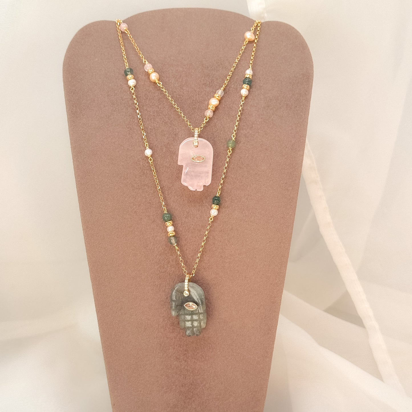 Collana lunga cm60 con pendente mano di fatima in pietra semipreziosa - Lumiere Bijoux