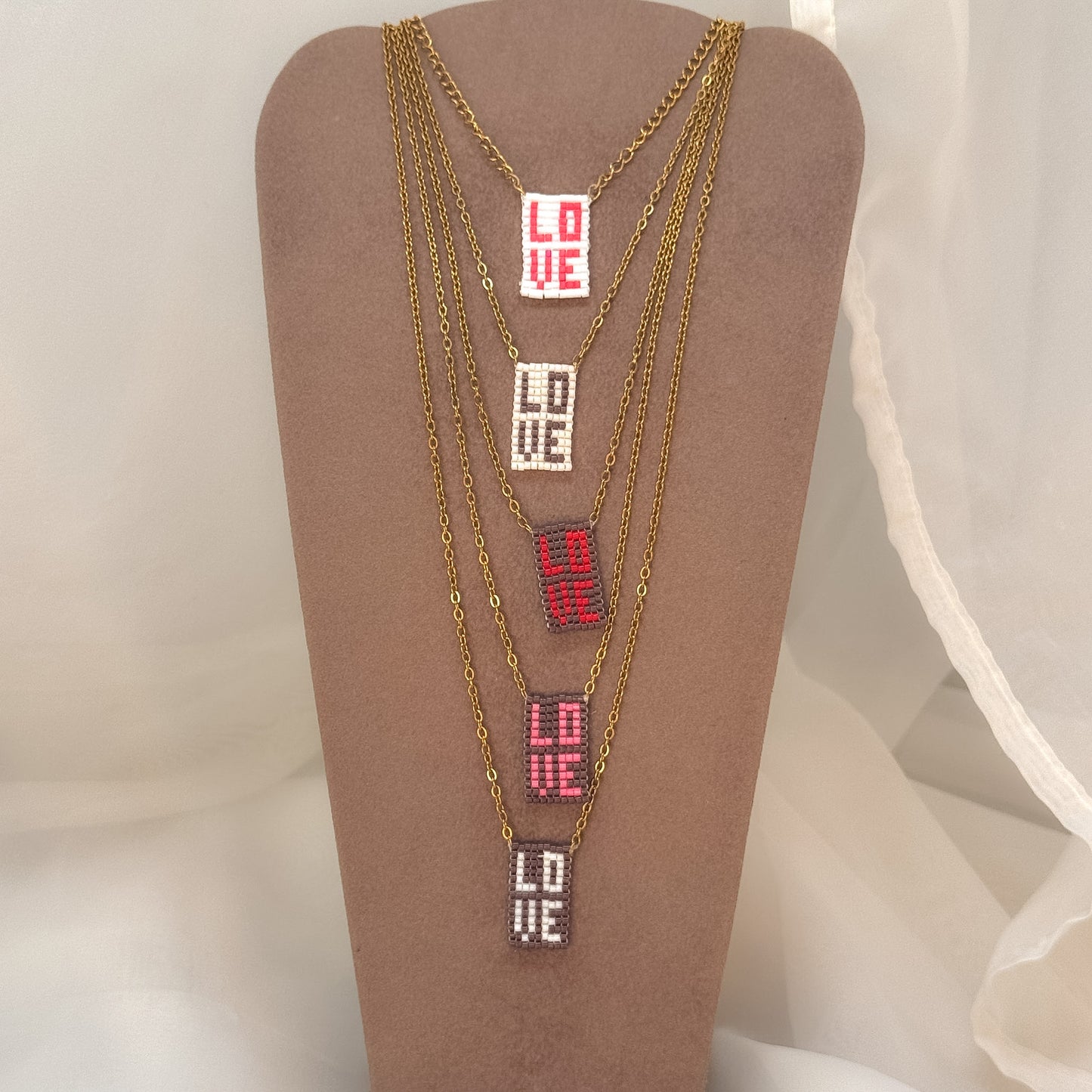 Collana lunga cm80 con scritta LOVE in perle miyuki - Lumiere Bijoux