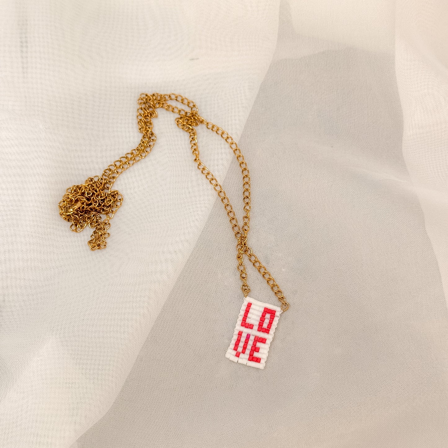 Collana lunga cm80 con scritta LOVE in perle miyuki - Lumiere Bijoux