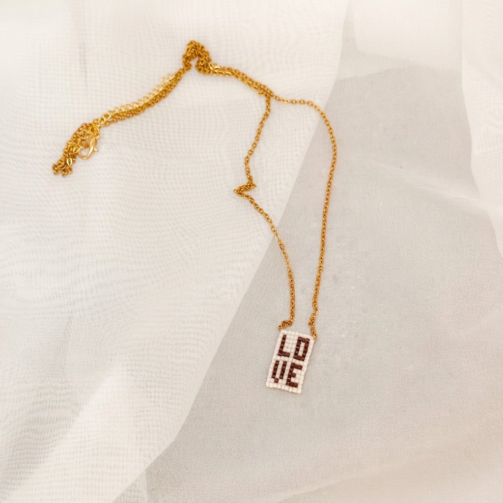 Collana lunga cm80 con scritta LOVE in perle miyuki - Lumiere Bijoux