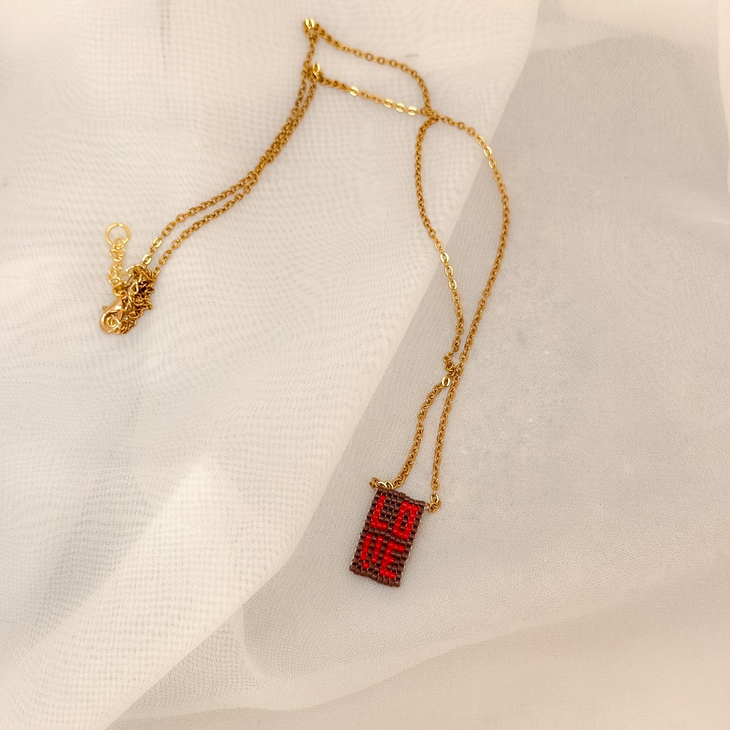 Collana lunga cm80 con scritta LOVE in perle miyuki - Lumiere Bijoux
