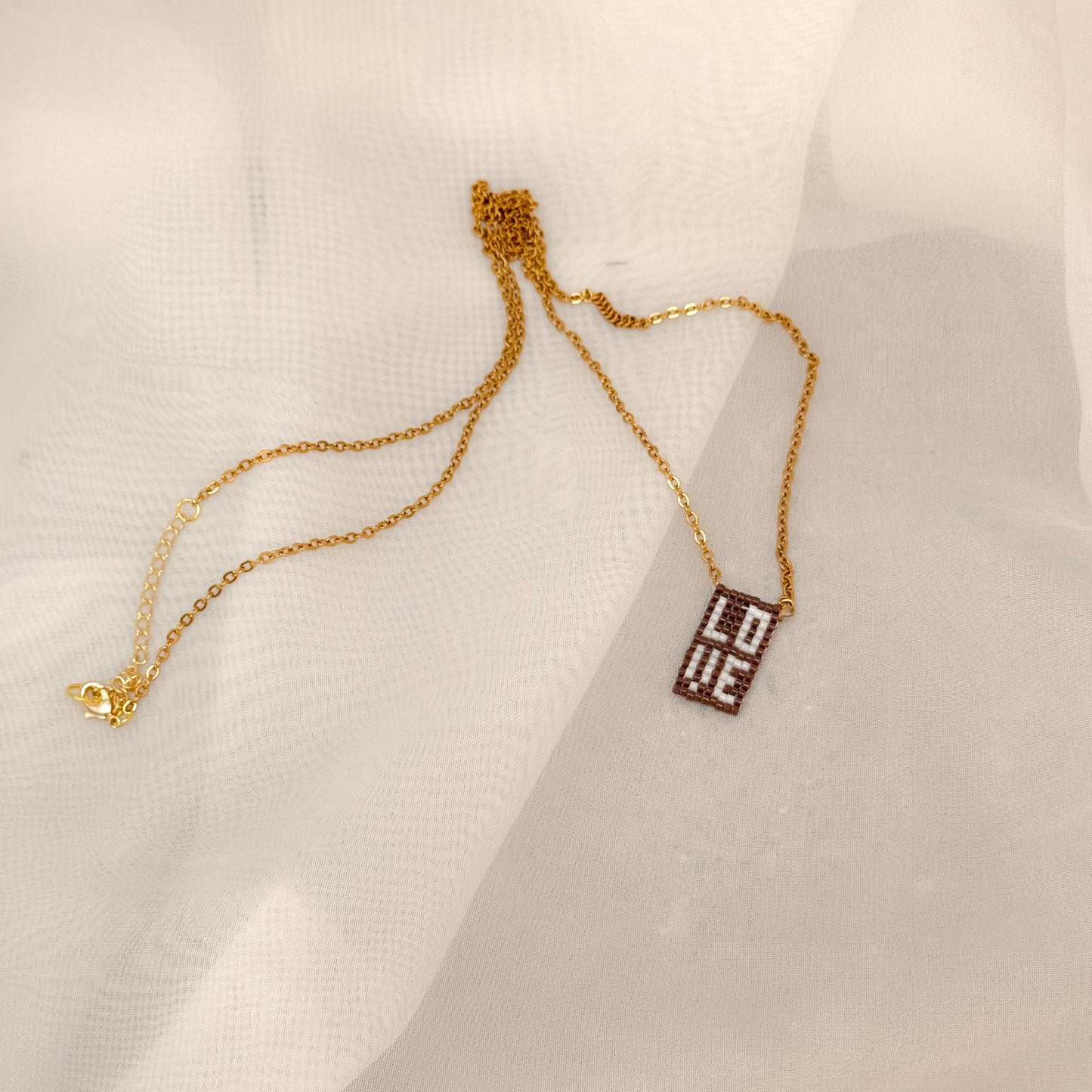 Collana lunga cm80 con scritta LOVE in perle miyuki - Lumiere Bijoux