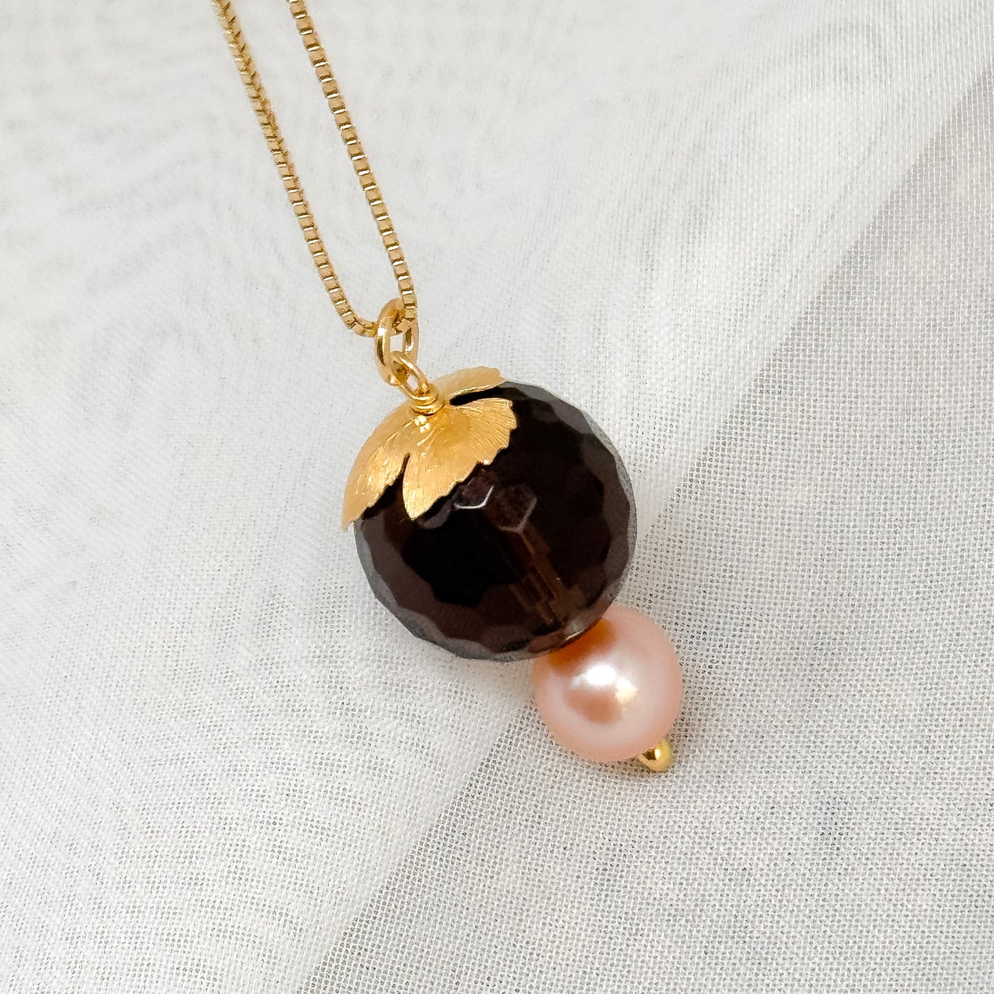Collana lunga 60 cm con pendente quarzo fumé o pietra di luna con foglia cabochon - Lumiere Bijoux
