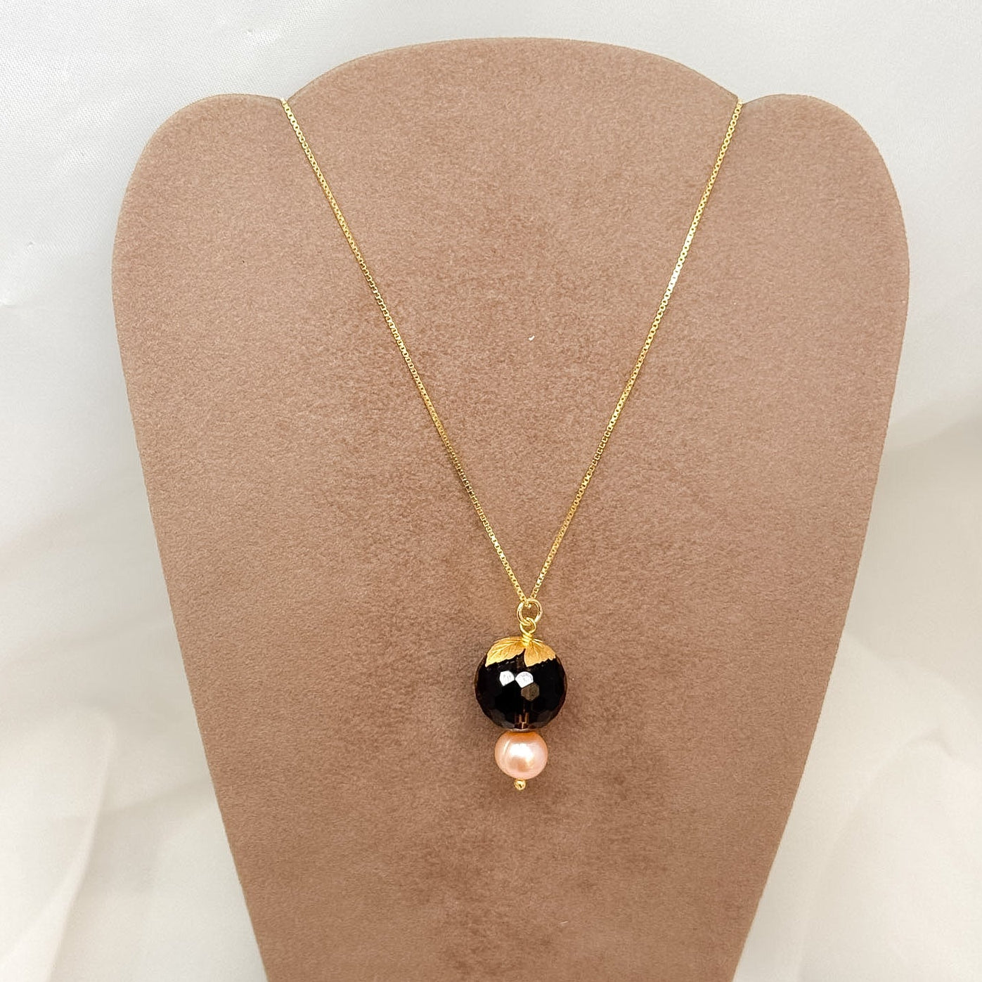 Collana lunga 60 cm con pendente quarzo fumé o pietra di luna con foglia cabochon - Lumiere Bijoux