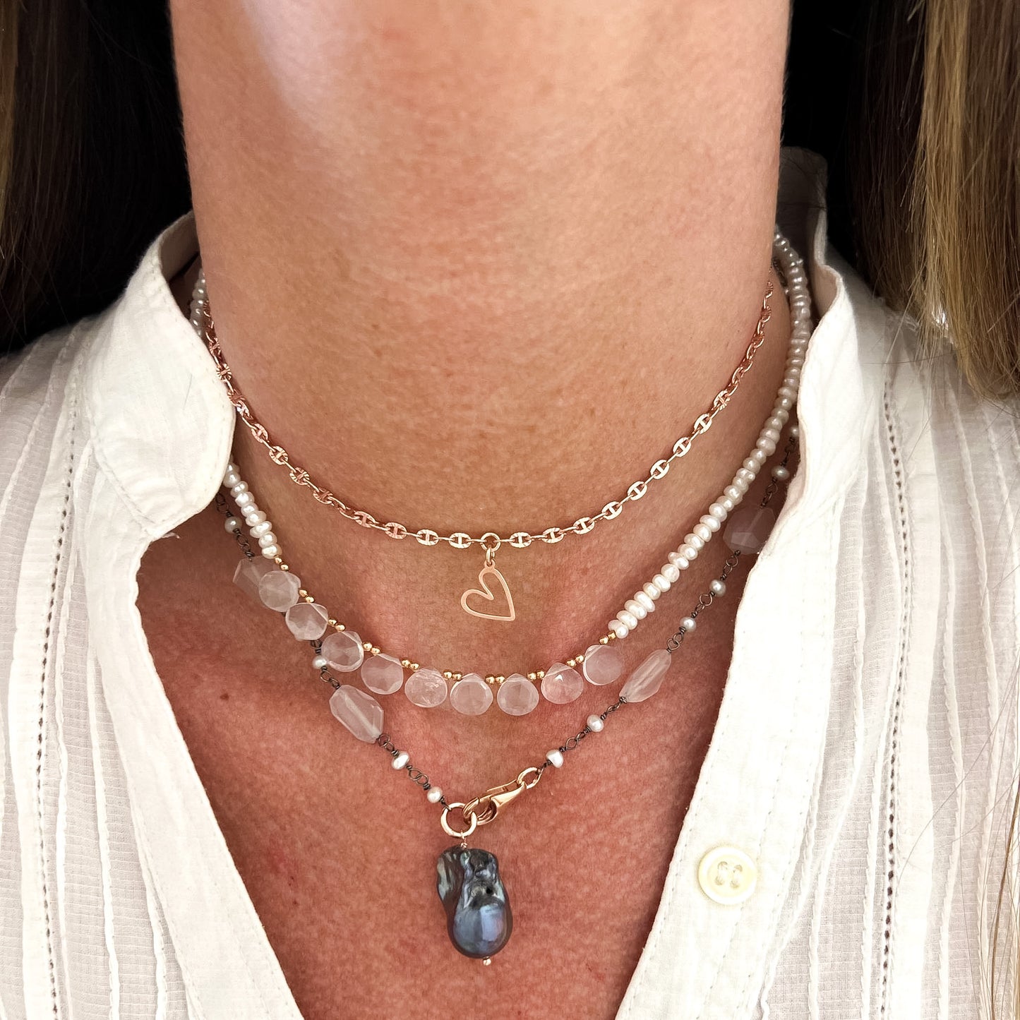 Collana lunga trasformabile con quarzo rosa base rutenio e perla barocca nera e catena specchiata con cuore vuoto pendente — Argento 925 rosé - Lumiere Bijoux