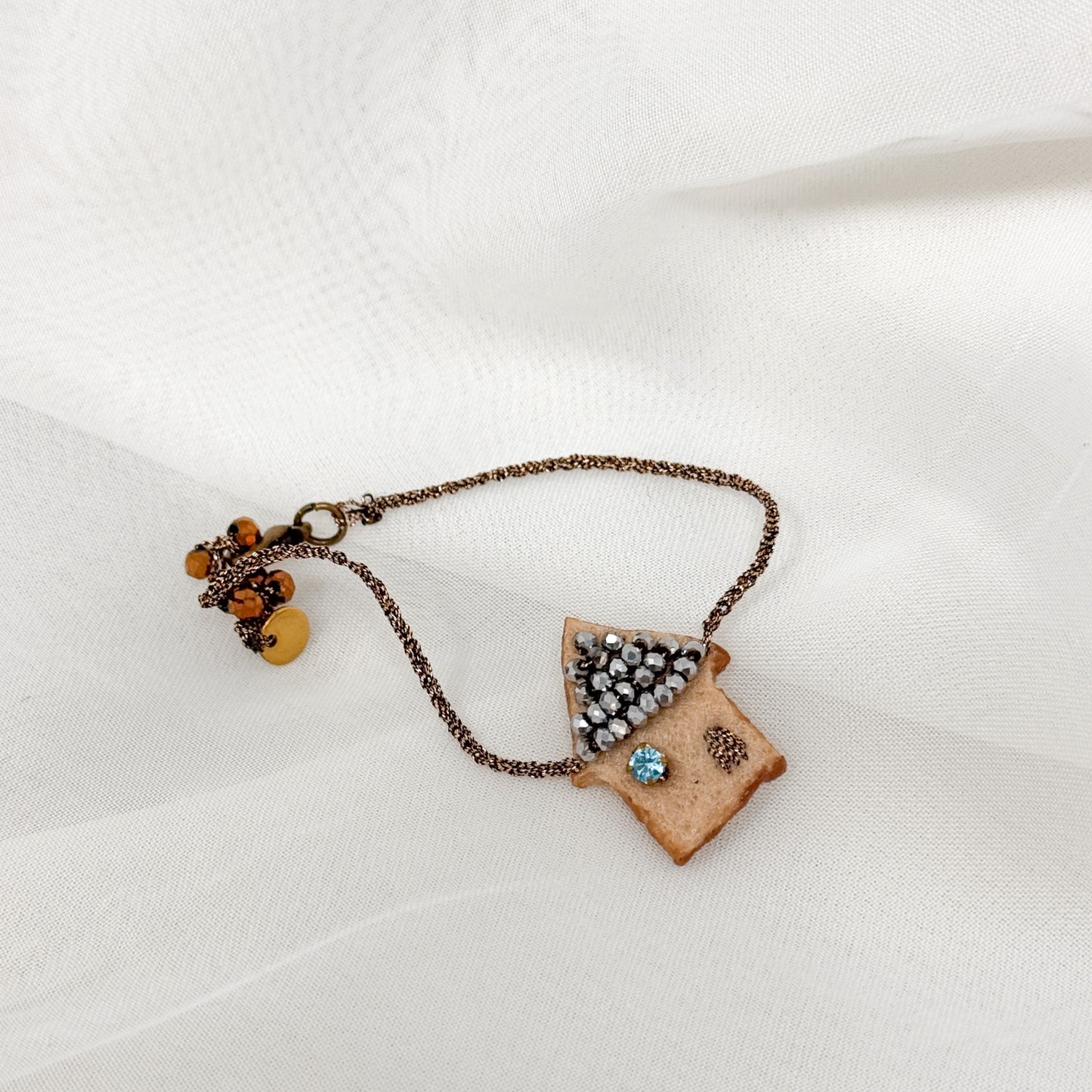 Bracciale casetta in feltro e cristalli - Lumiere Bijoux