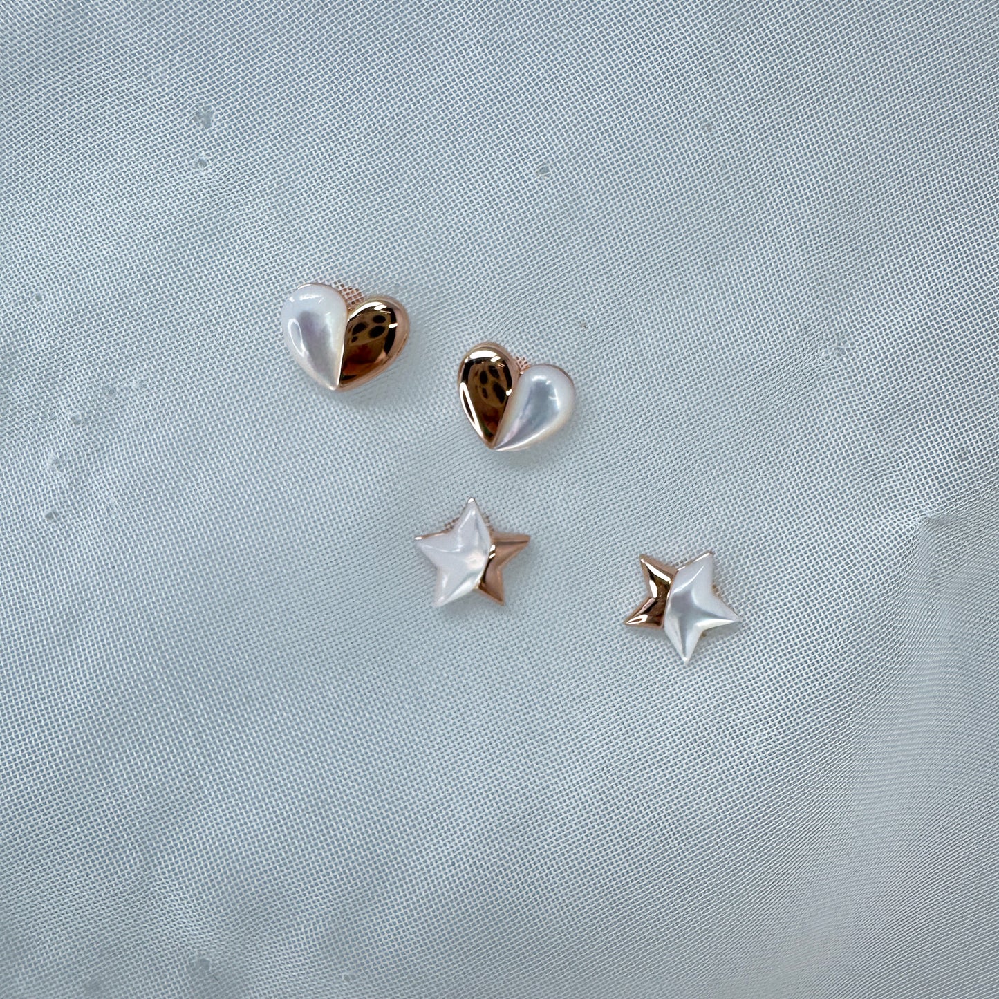 Coppia micro orecchini lobo stella e cuore madreperla - Lumiere Bijoux