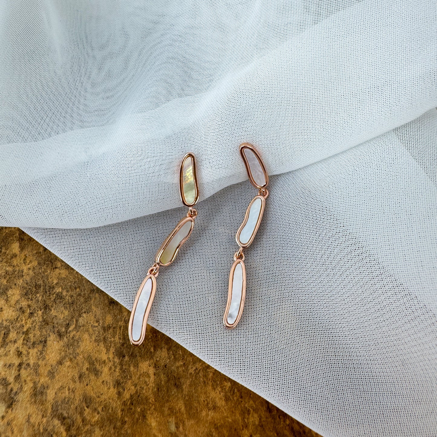 Coppia orecchini pendenti con madreperla - Lumiere Bijoux