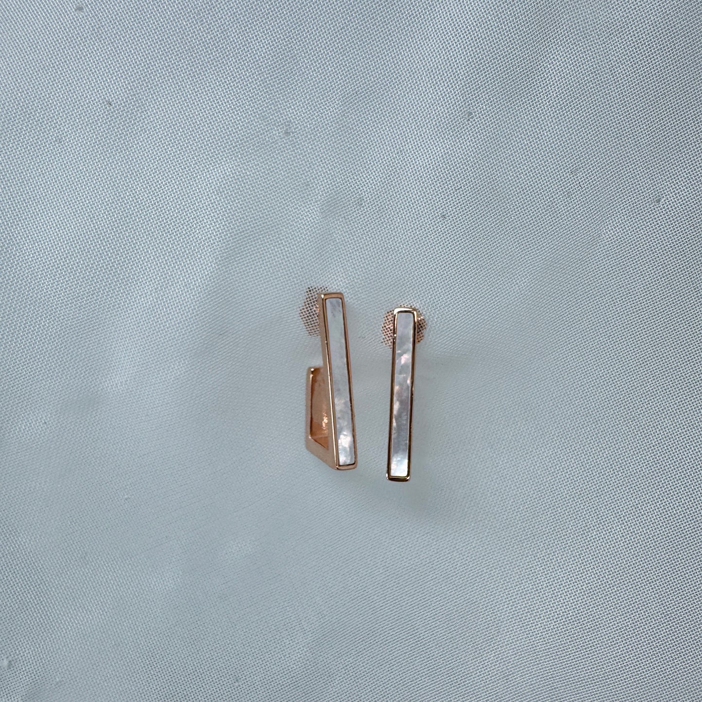 Coppia orecchini a lobo triangolo madreperla - Lumiere Bijoux