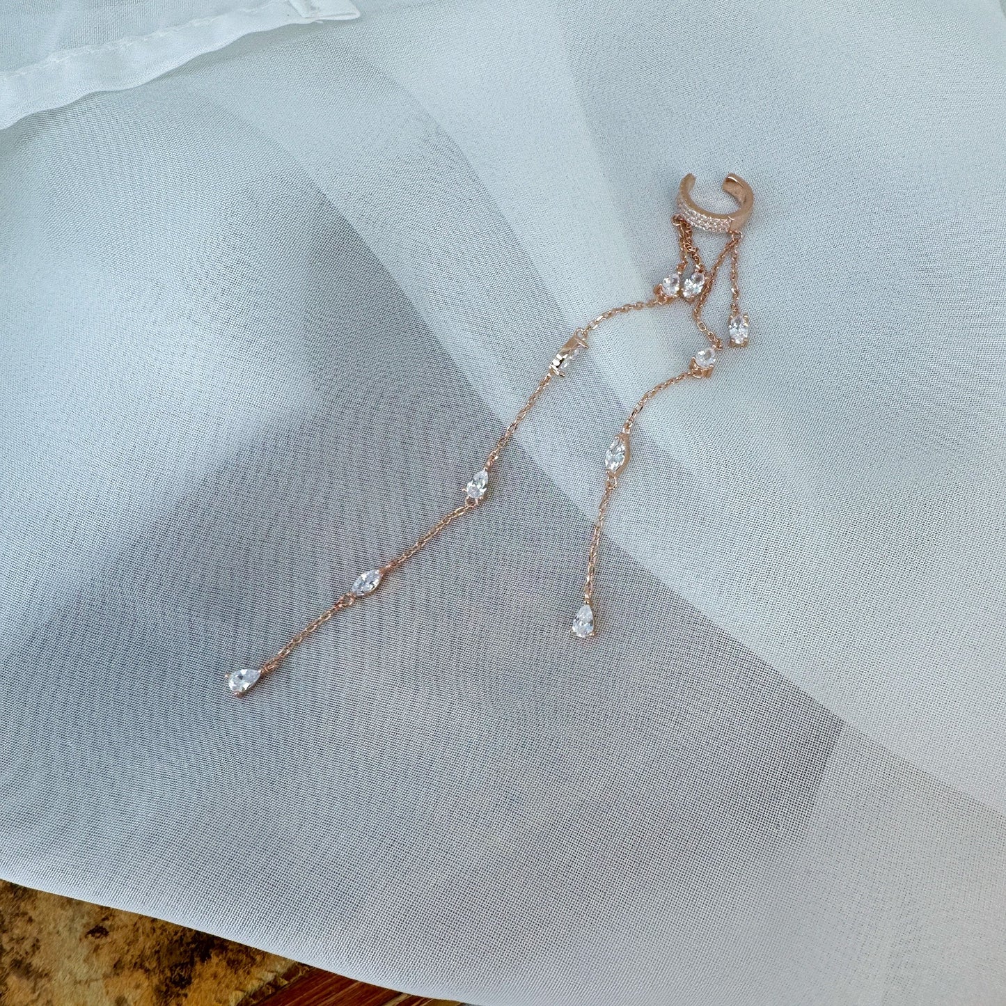 Earcuff zirconi con puntiluce pendente - Lumiere Bijoux