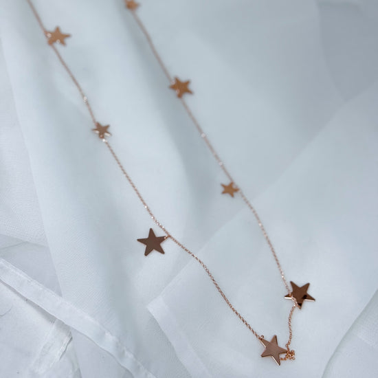 Collana lunga con stelle pendenti