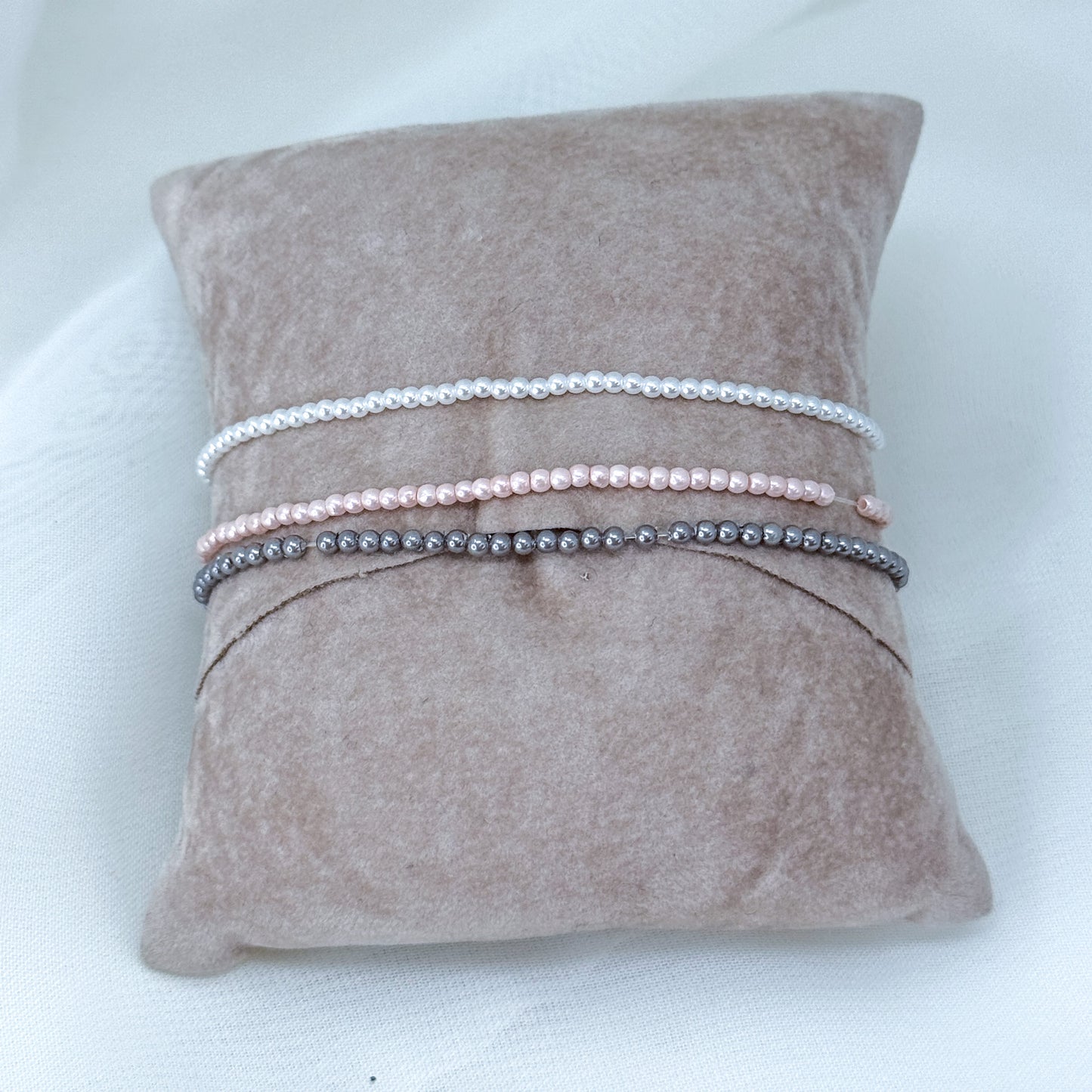 Bracciale elastico con perle di fiume + cristalli + pepita ottone oro giallo - Bali - Lumiere Bijoux