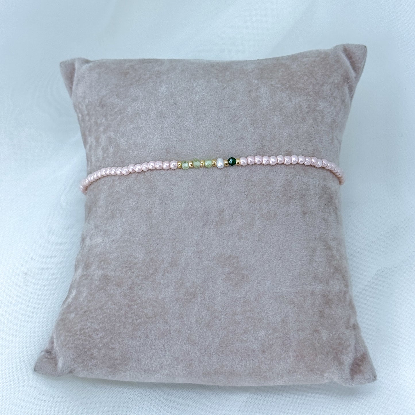 Bracciale elastico con perle di fiume + cristalli + pepita ottone oro giallo - Bali - Lumiere Bijoux