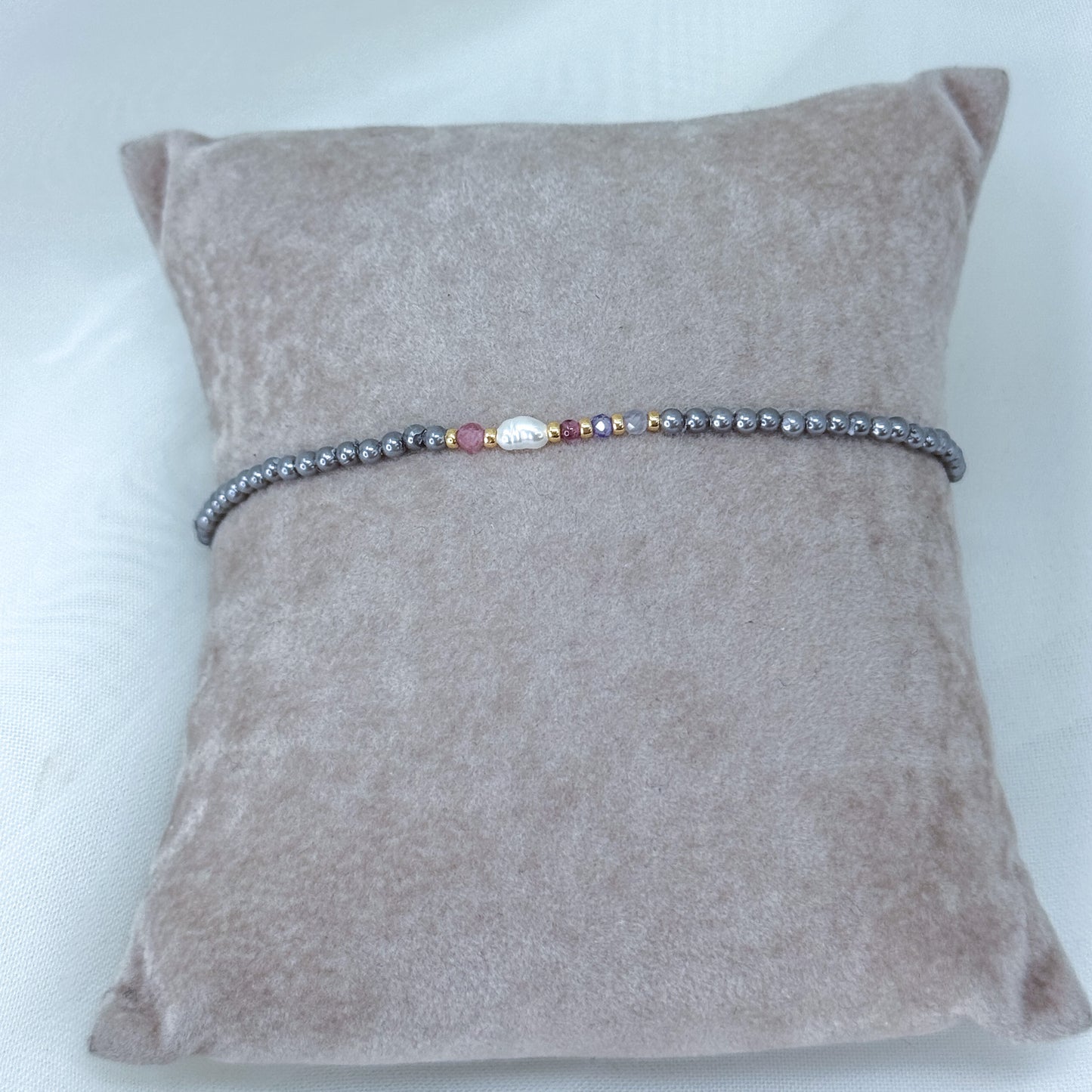 Bracciale elastico con perle di fiume + cristalli + pepita ottone oro giallo - Bali - Lumiere Bijoux