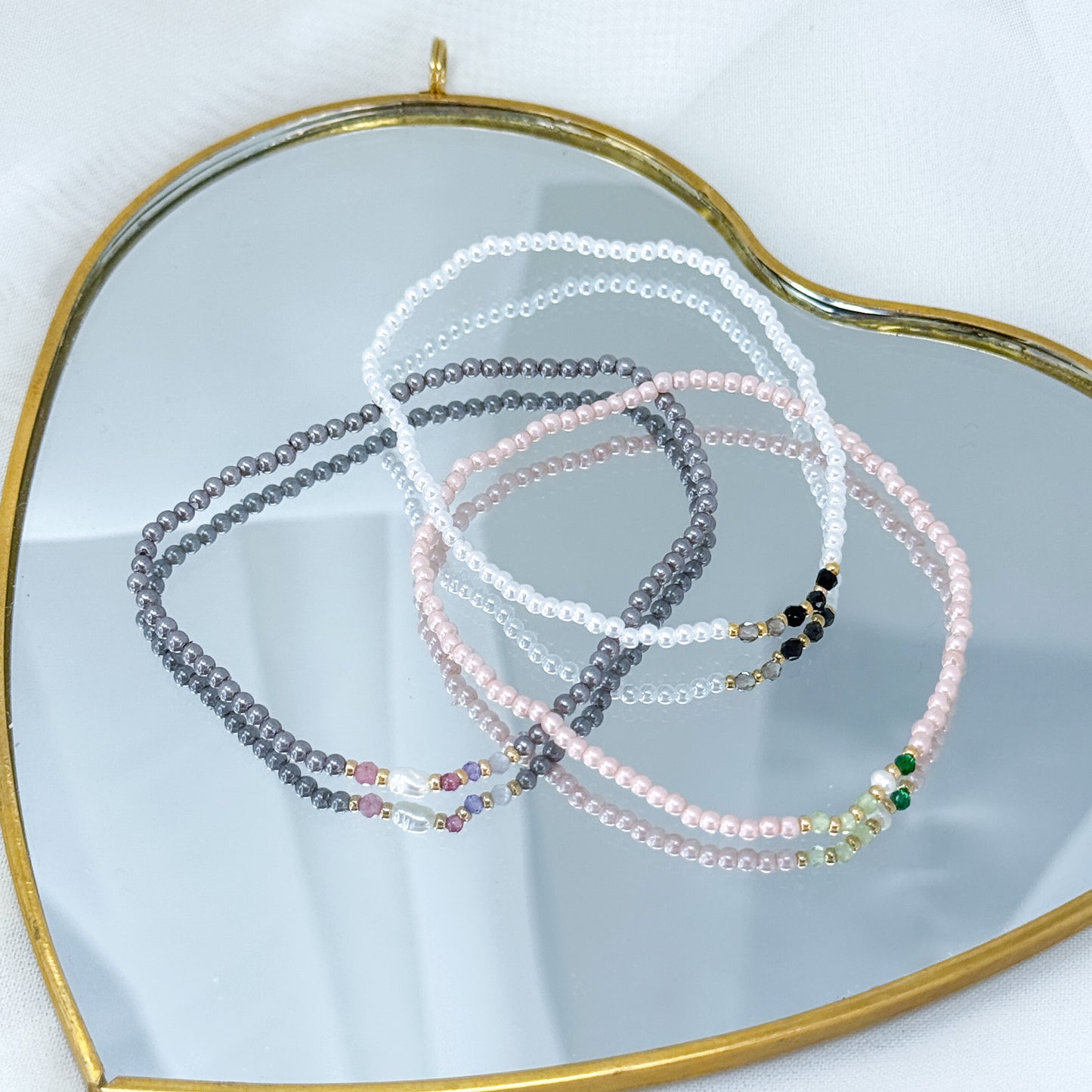 Bracciale elastico con perle di fiume + cristalli + pepita ottone oro giallo - Bali - Lumiere Bijoux