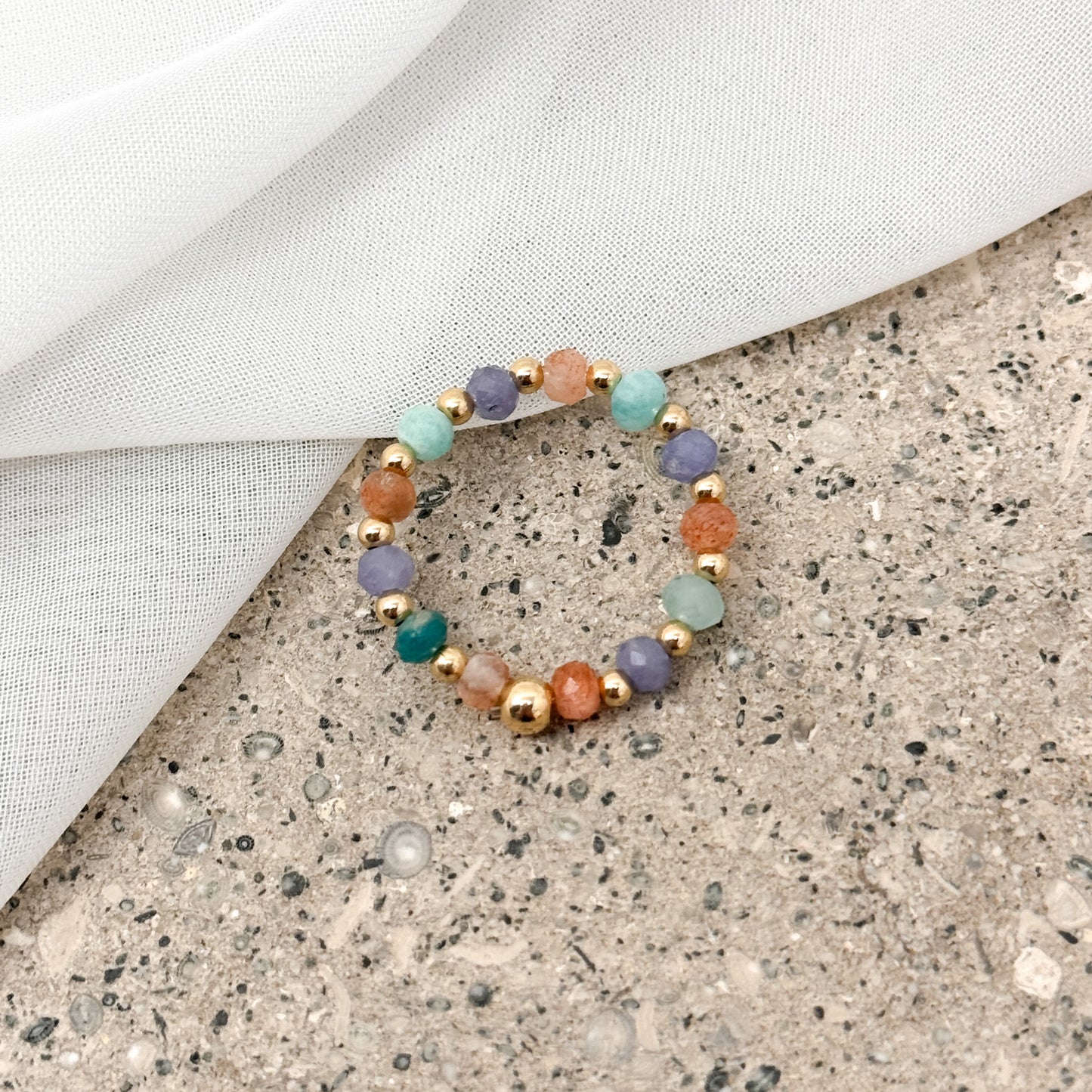 Anello elastico con pietre Miyuki e pepite dorate - Spiritual - Lumiere Bijoux
