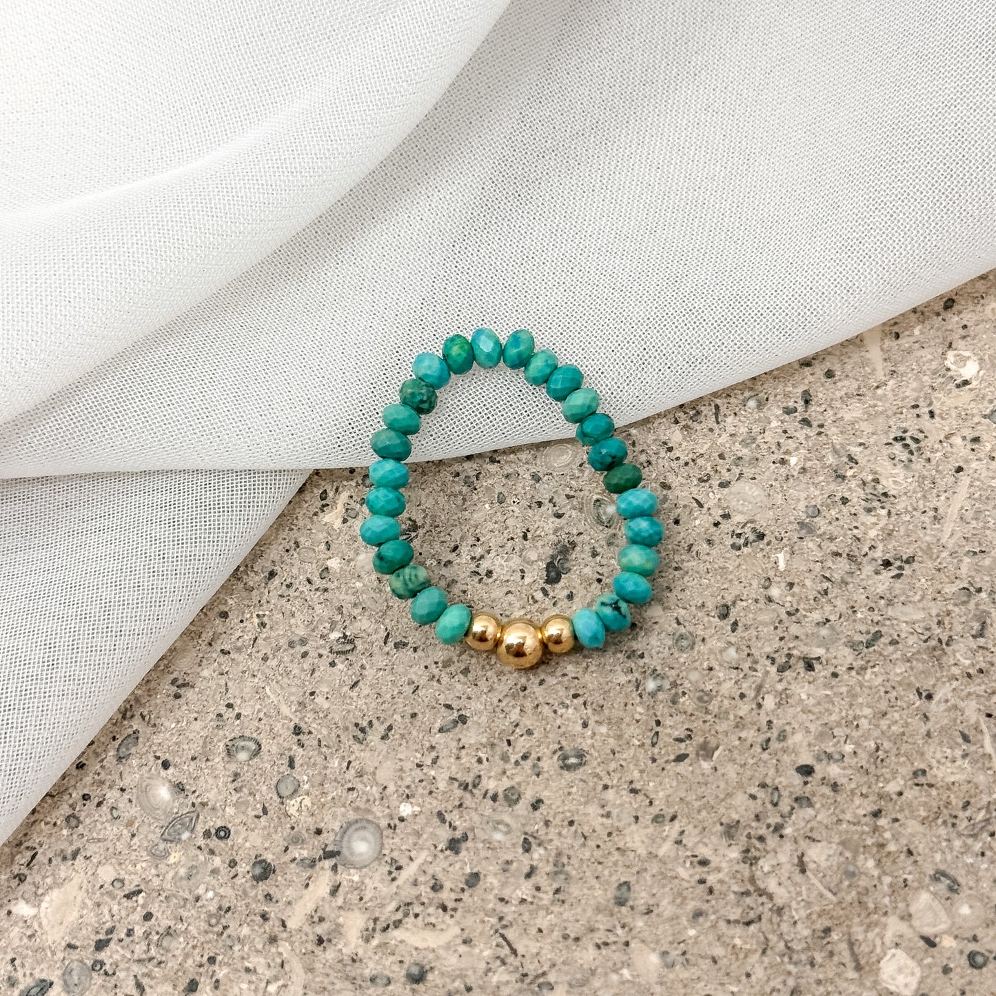 Anello elastico con pietre Miyuki e pepite dorate - Spiritual - Lumiere Bijoux
