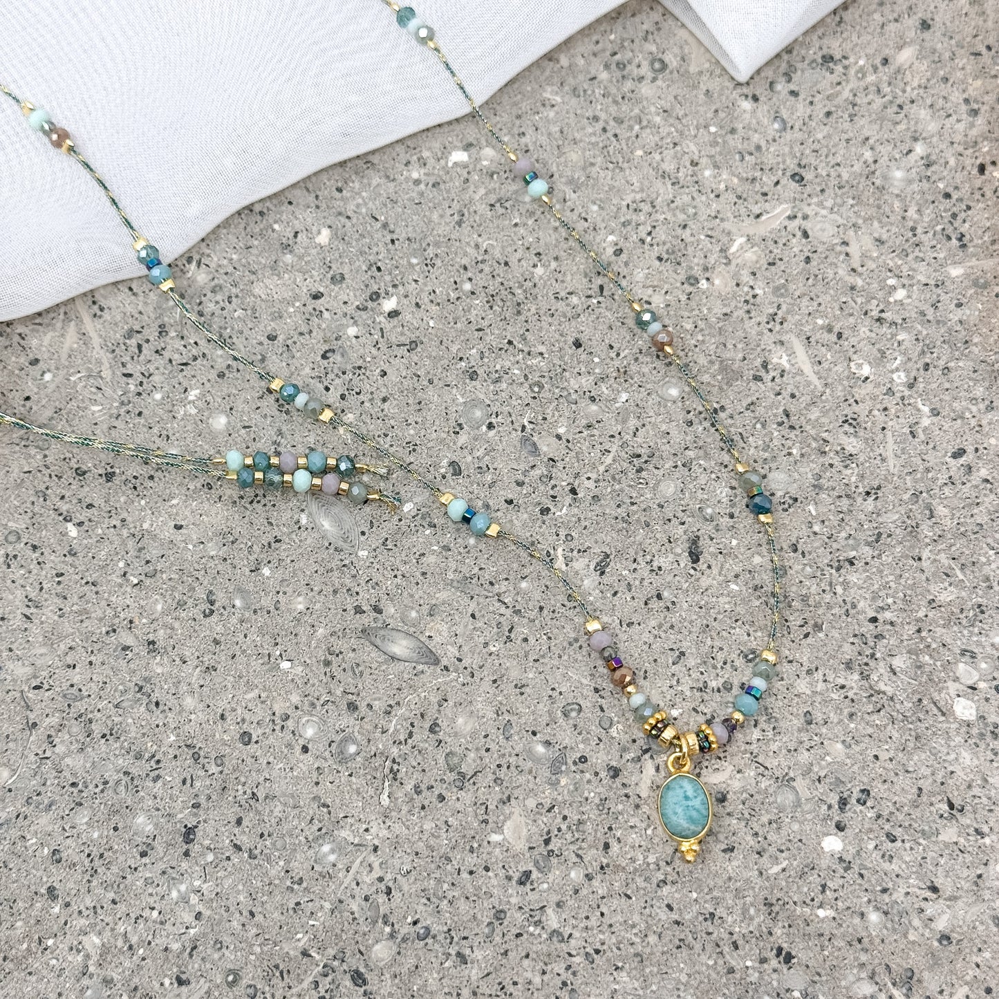 Collana lunga regolabile con cordino e pietra semipreziosa pendente goccia - Lumiere Bijoux
