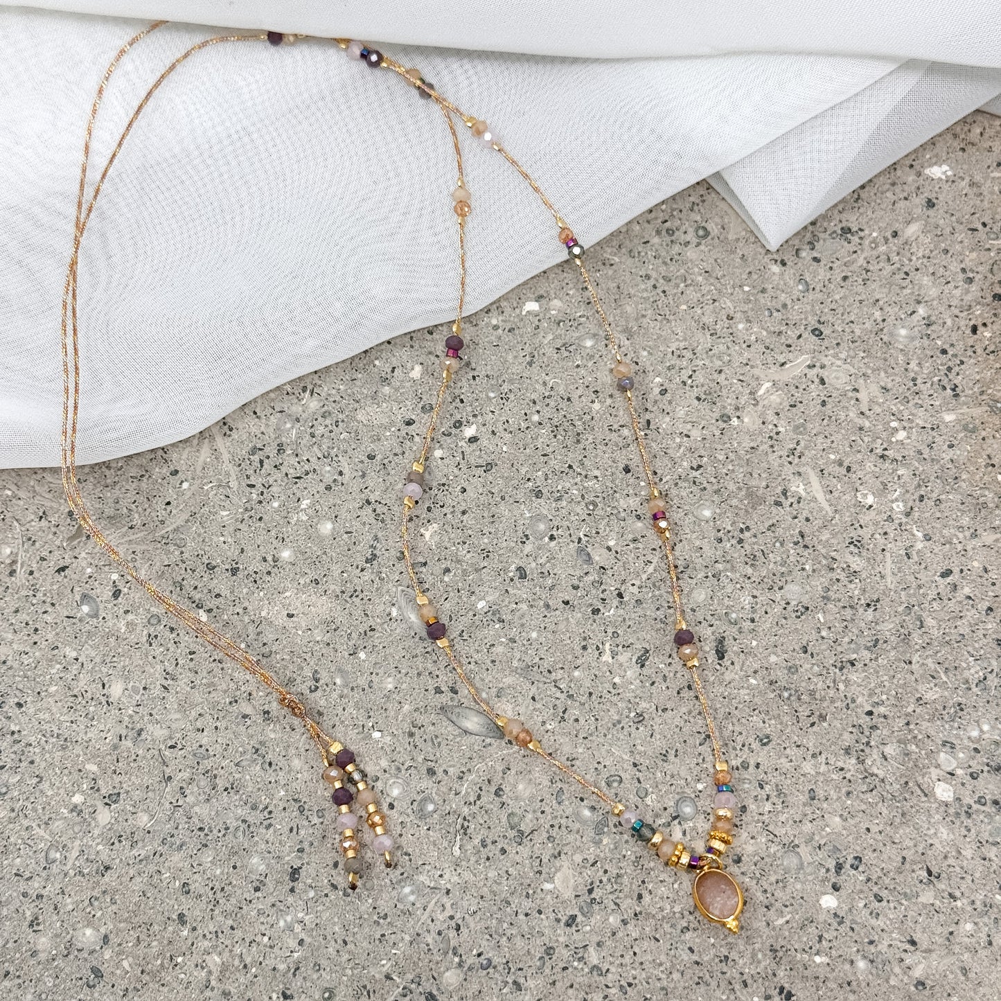 Collana lunga regolabile con cordino e pietra semipreziosa pendente goccia - Lumiere Bijoux