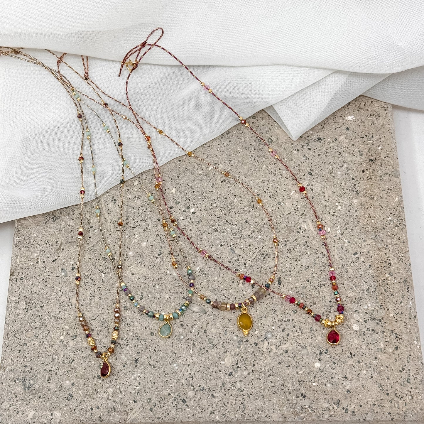 Collana regolabile con cordino e pietra semipreziosa pendente - Lumiere Bijoux