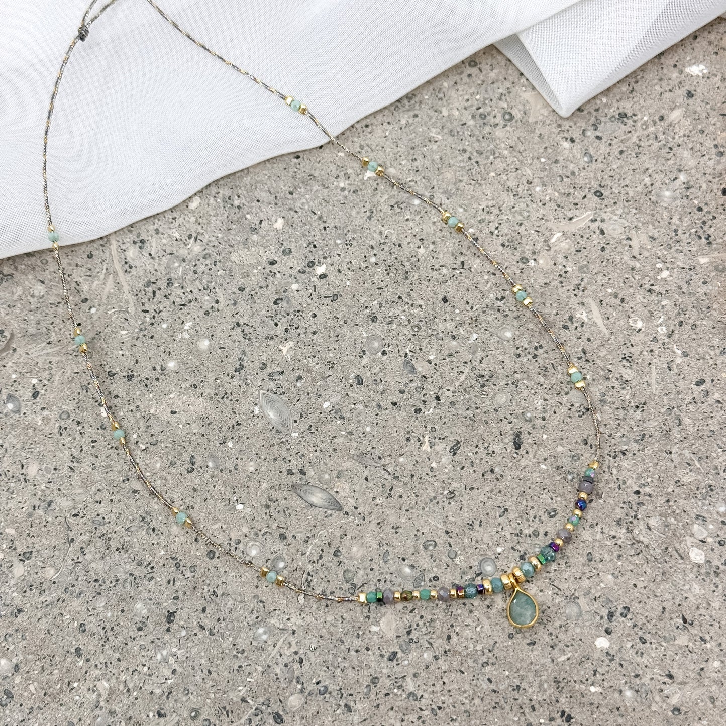 Collana regolabile con cordino e pietra semipreziosa pendente - Lumiere Bijoux