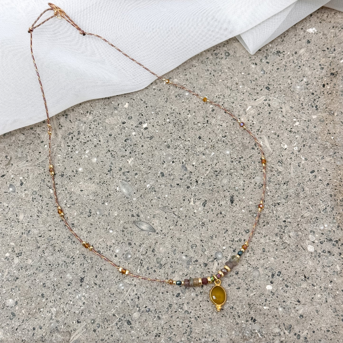 Collana regolabile con cordino e pietra semipreziosa pendente - Lumiere Bijoux