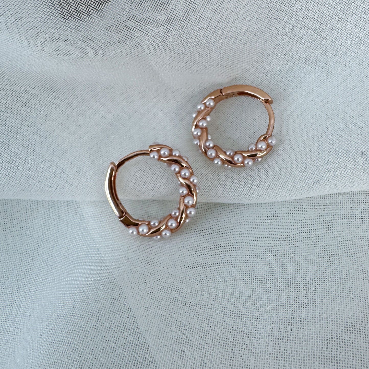 Coppia orecchini cerchietto torchion con microperle - Lumiere Bijoux