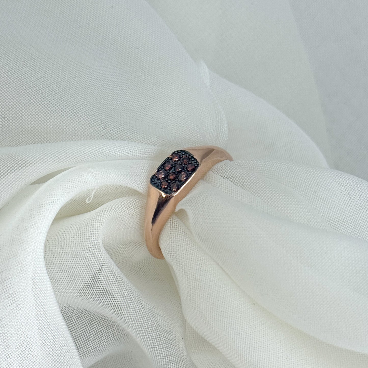 Anello regolabile base argento rosé con rettangolo centrale di zirconi brown su base rutenio - Lumiere Bijoux