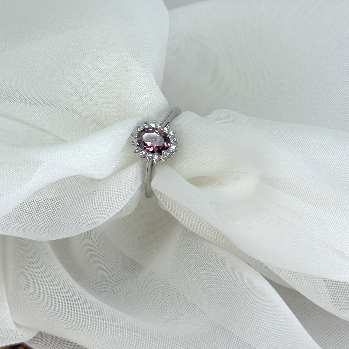 Anello principessa regolabile con zircone brown centrale in argento rodio - Lumiere Bijoux