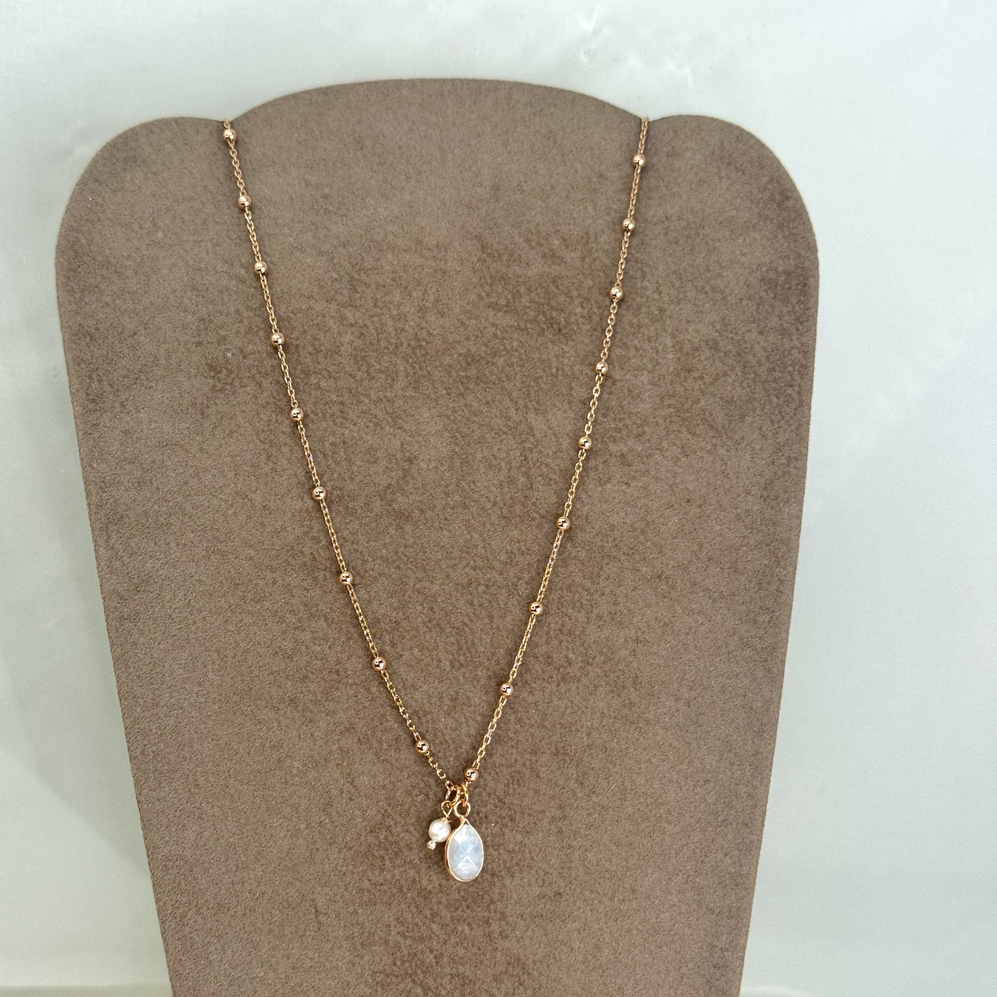 Collana catena rosario cm 45 con pietra Parigi e microperla pendente - Lumiere Bijoux