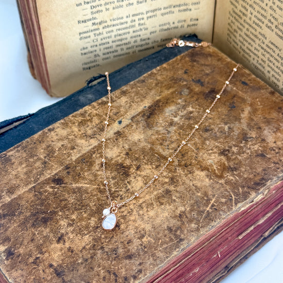 Collana catena rosario cm 45 con pietra Parigi e microperla pendente - Lumiere Bijoux