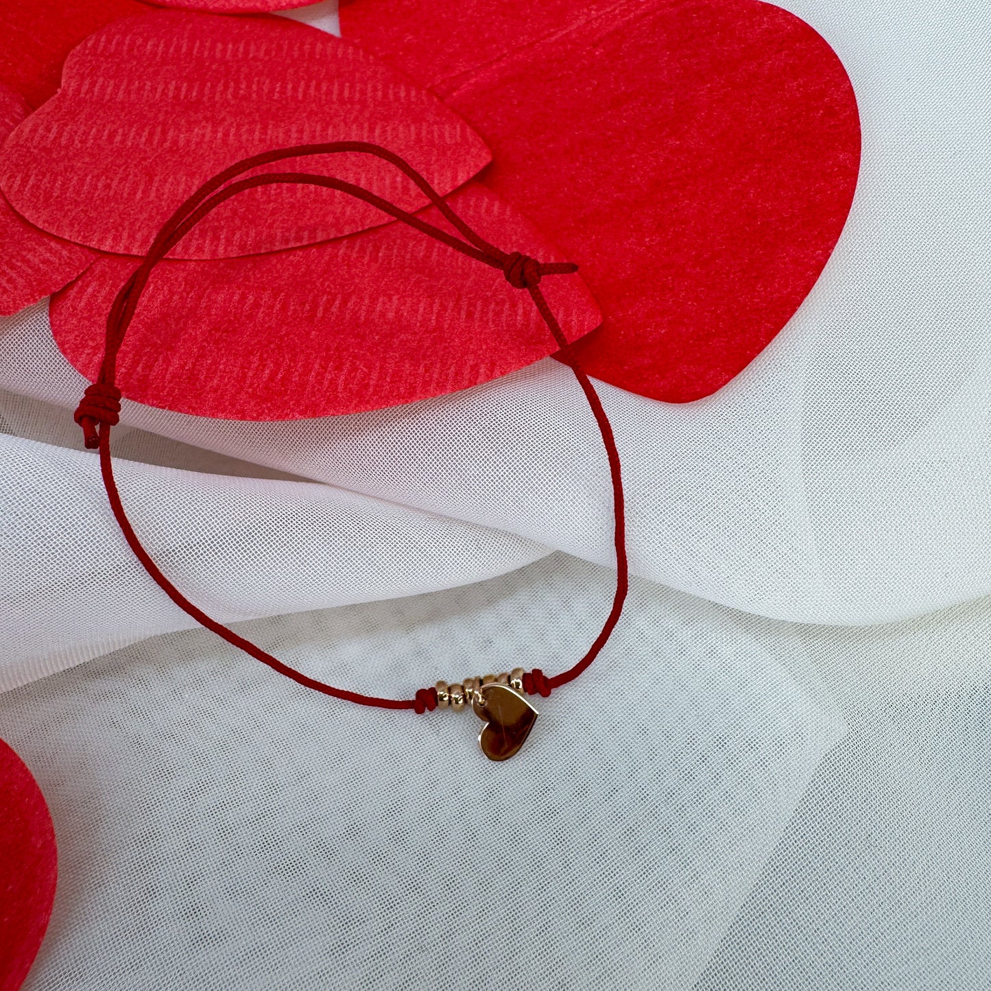 Bracciale cordino rosso regolabile con cuore liscio pendente e pepite rosé - Lumiere Bijoux