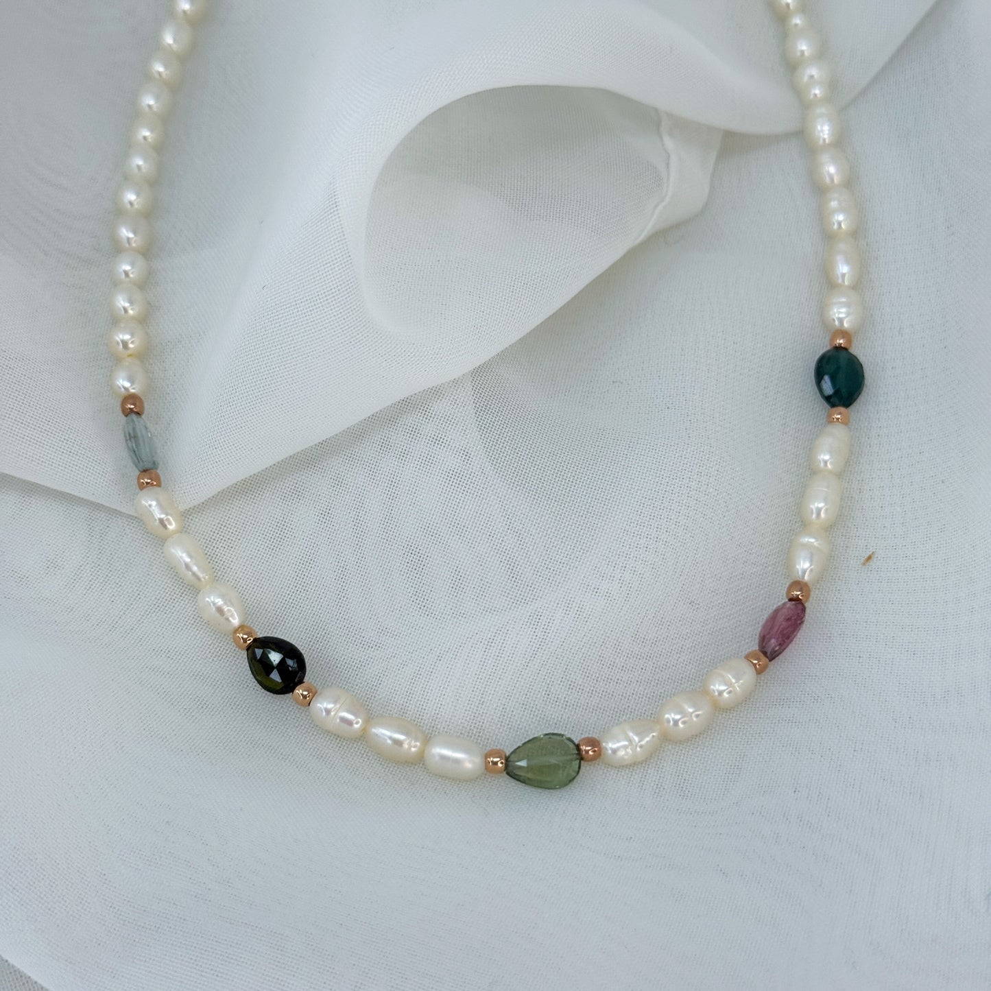 Collana perle risino alternata da pietre tormalina - Lumiere Bijoux