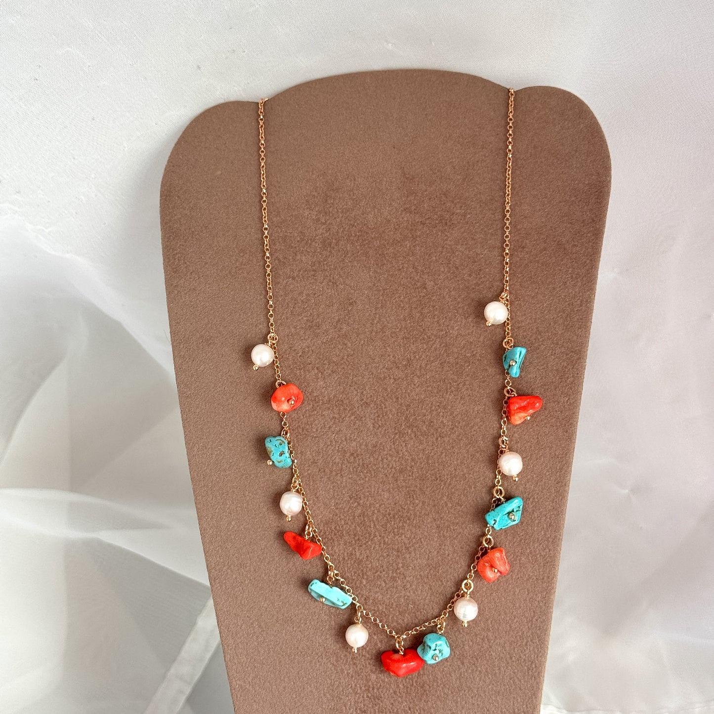 Collana cm40 catena rolò con perle turchesi e coralli pendenti