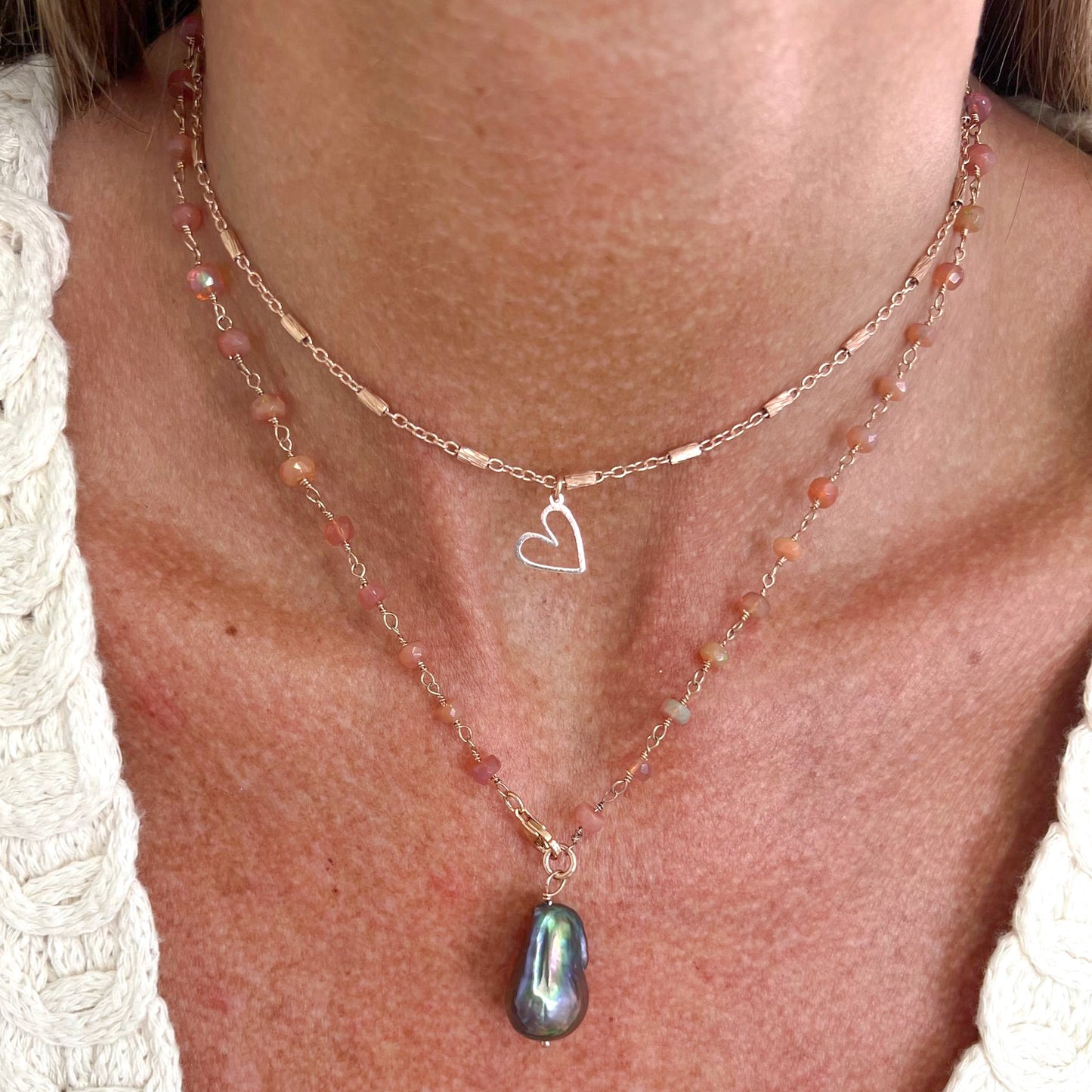 Collana lunga trasformabile tormalina pesca con perla barocca nera e catena tubetti cuore vuoto pendente - Argento 925 rosé Pezzo unico - Lumiere Bijoux