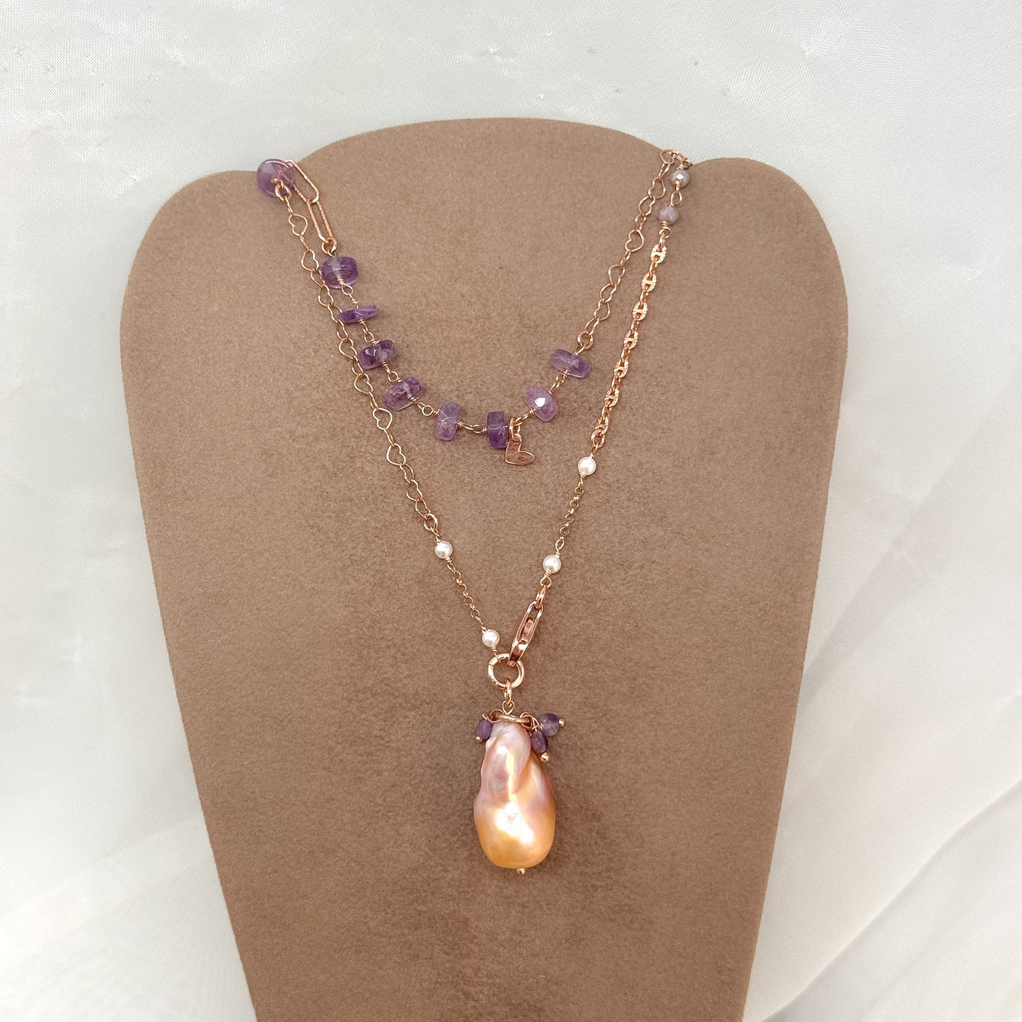 Collana lunga trasformabile con cristalli rondella lilla e catene multiforme con perla barocca pendente — Argento 925 rosé Pezzo unico - Lumiere Bijoux