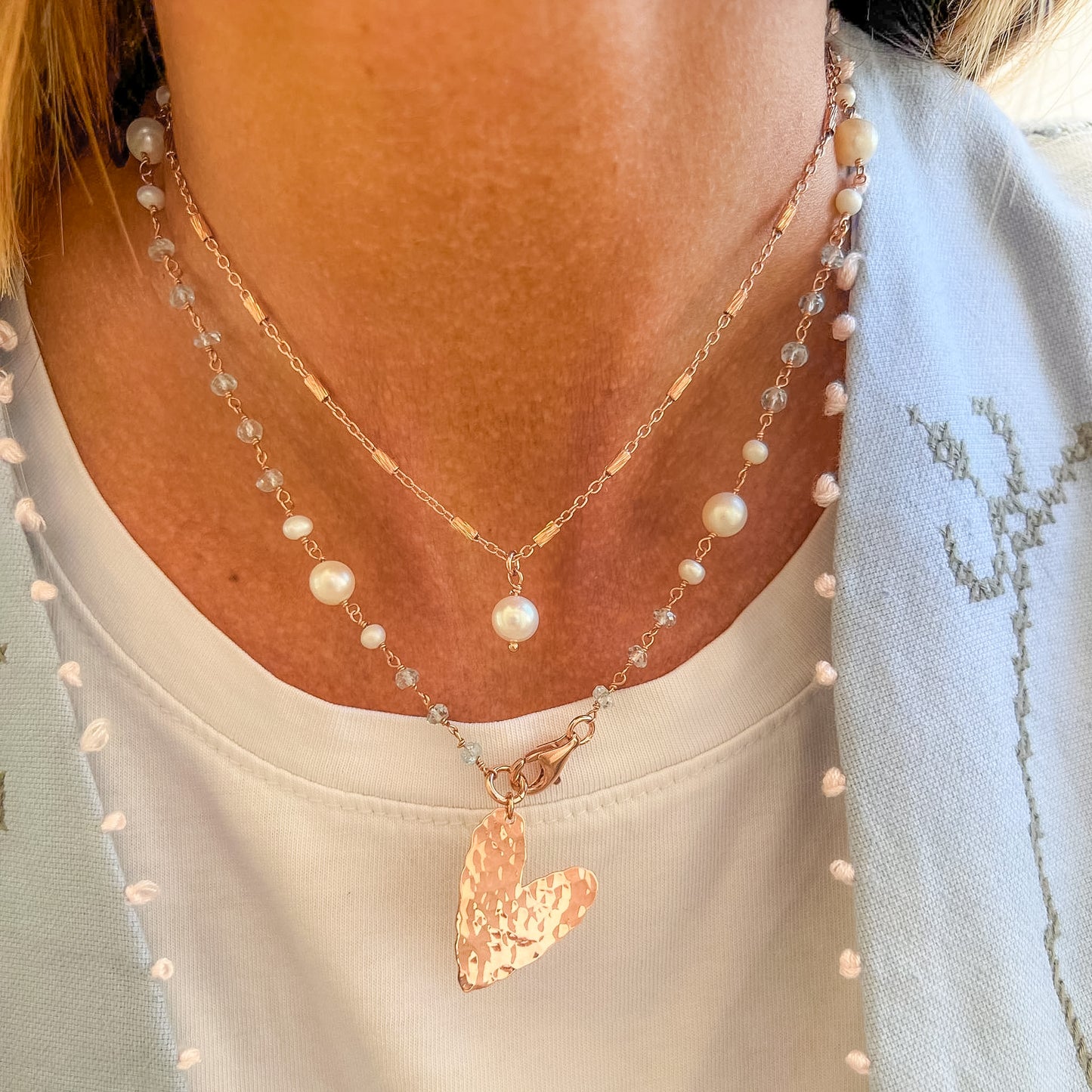 Collana lunga trasformabile cristalli azzurri e perle con cuore battuto pendente e catena tubetti — Argento 925 rosé Pezzo unico - Lumiere Bijoux