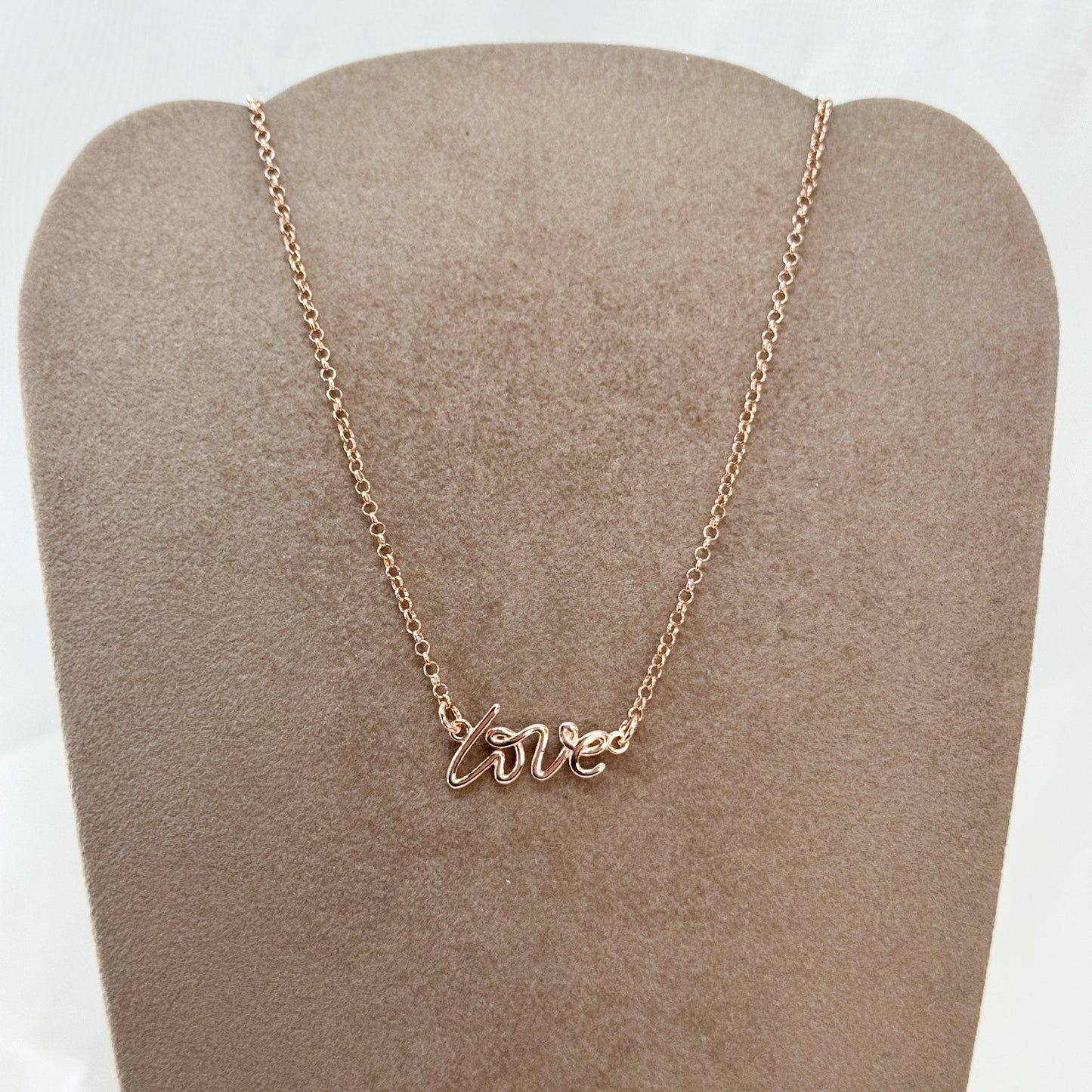 Collana scritta "Love" cm 38