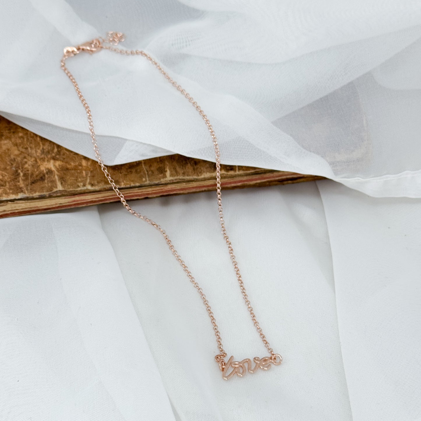 Collana scritta "Love" cm 38