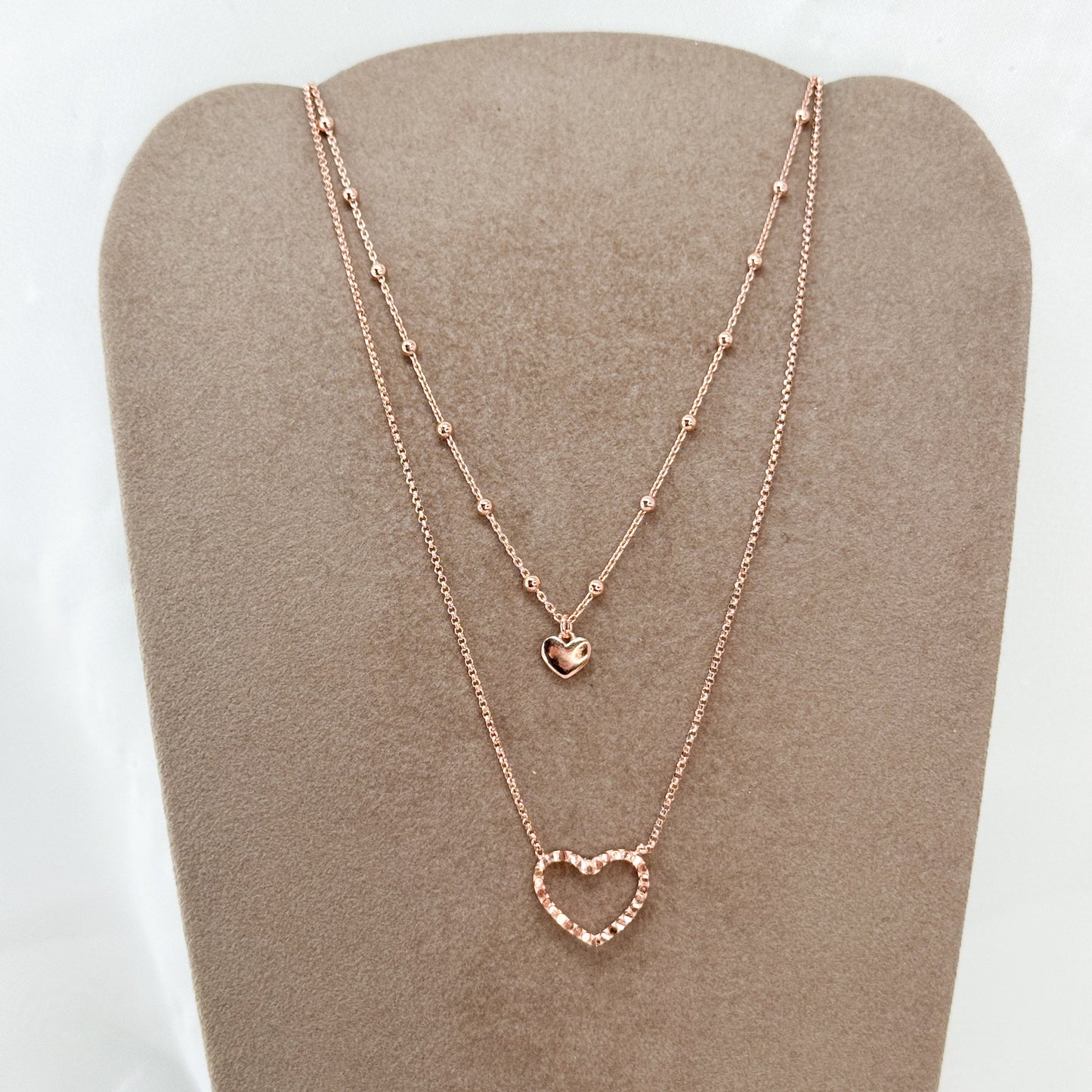 Collana due fili catena rosario e rolò con cuori pendenti