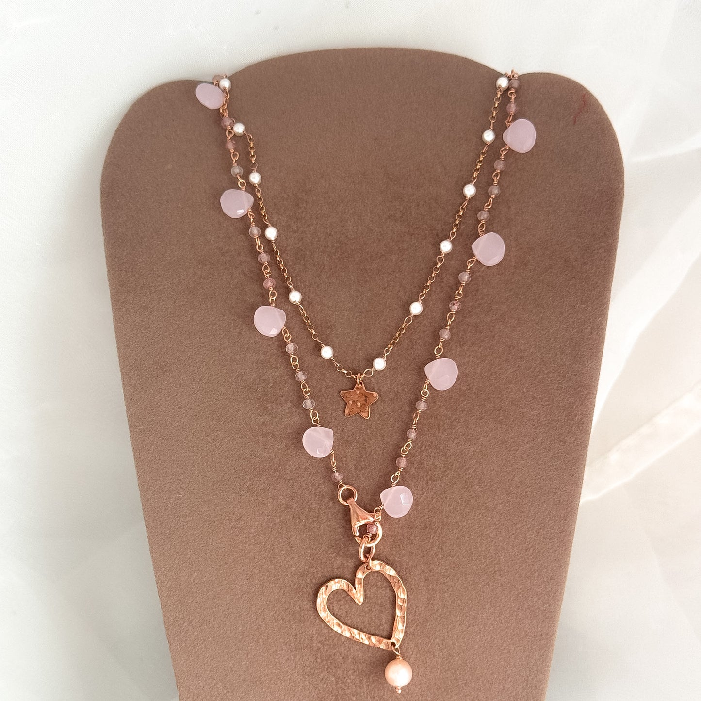 Collana lunga trasformabile cm 75 argento rosé cristalli e pietre soggetto battuto e perla naturale pendente - Lumiere Bijoux