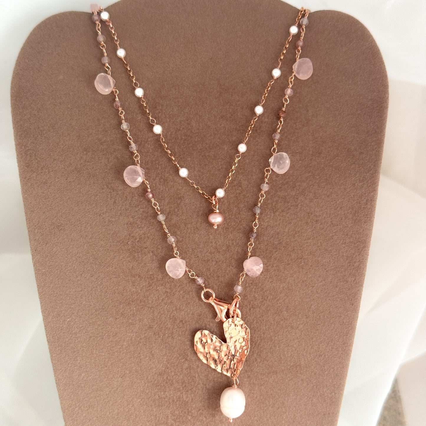 Collana lunga trasformabile cm 75 argento rosé cristalli e pietre soggetto battuto e perla naturale pendente - Lumiere Bijoux