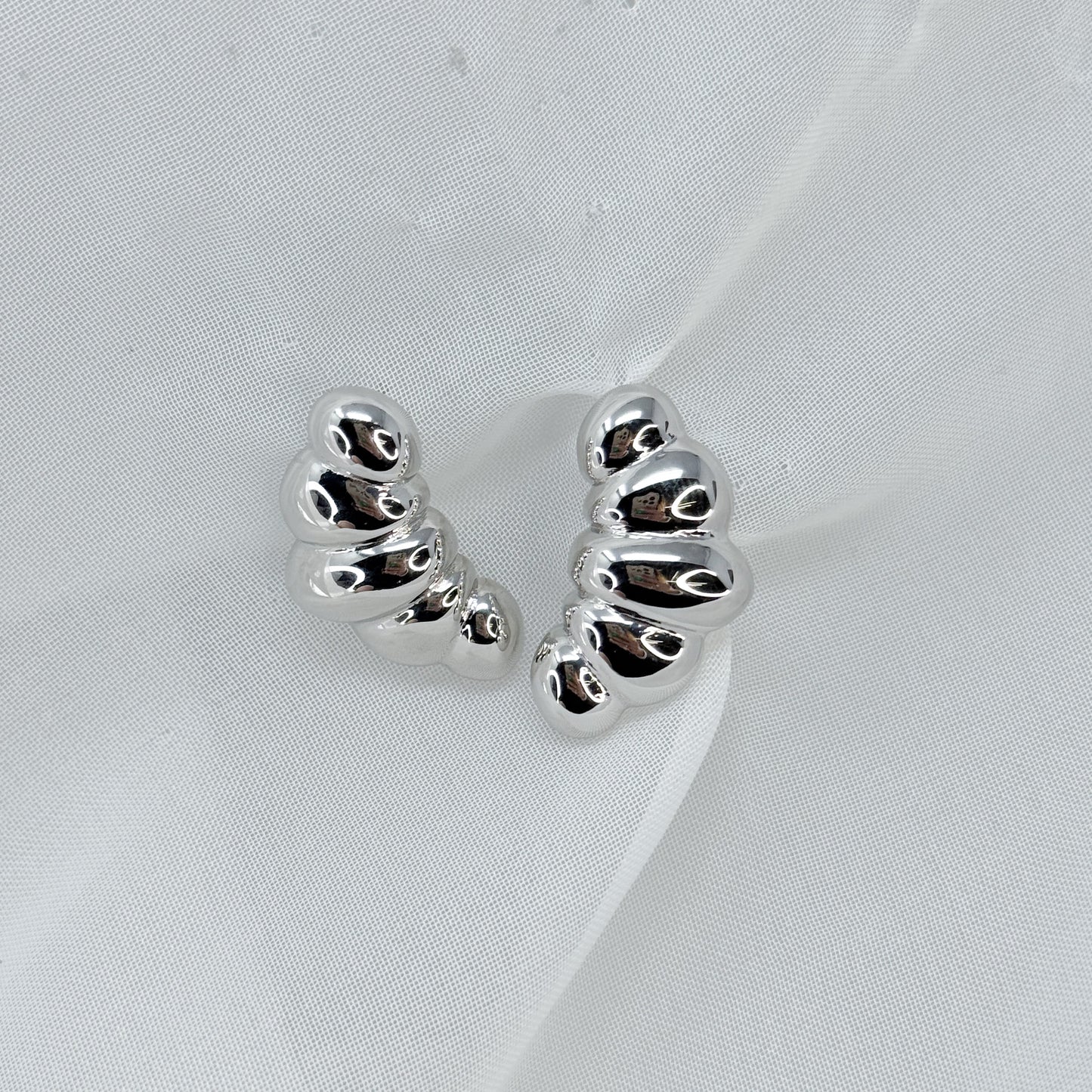 Coppia orecchini a lobo brioche in argento