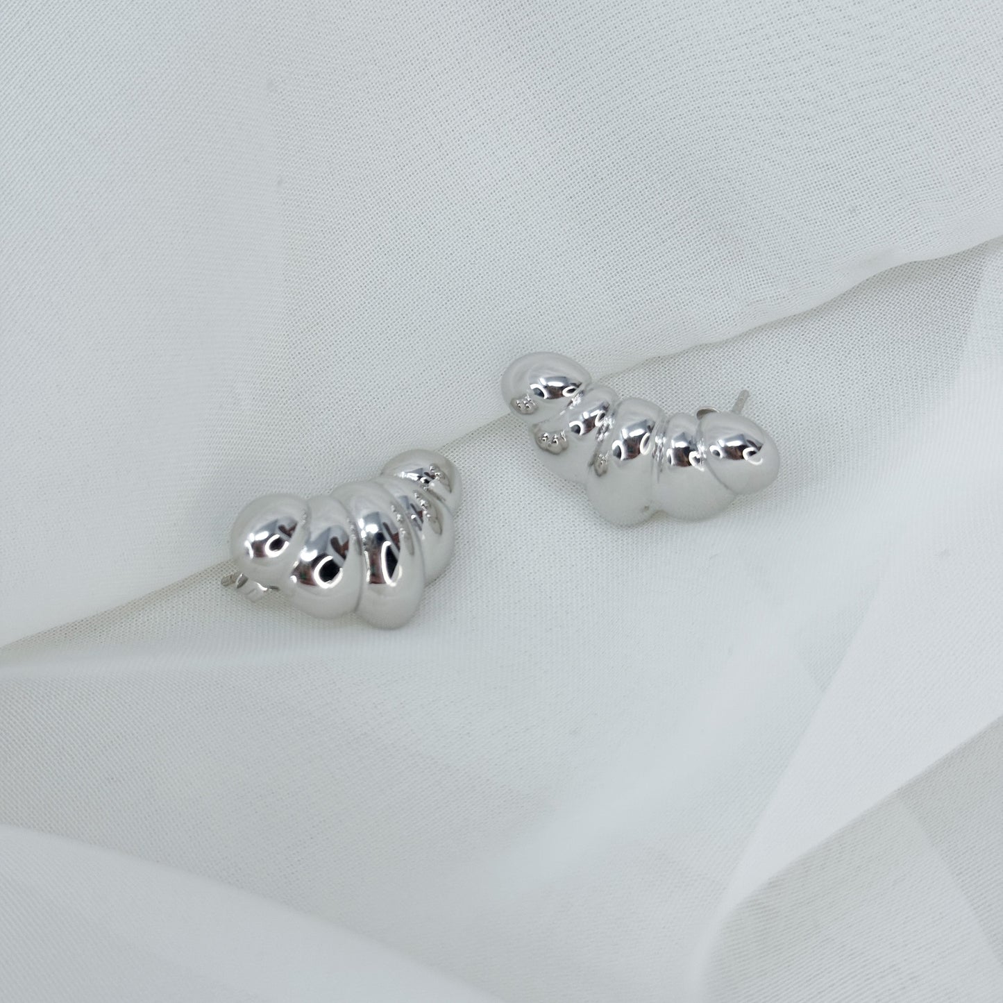 Coppia orecchini a lobo brioche in argento