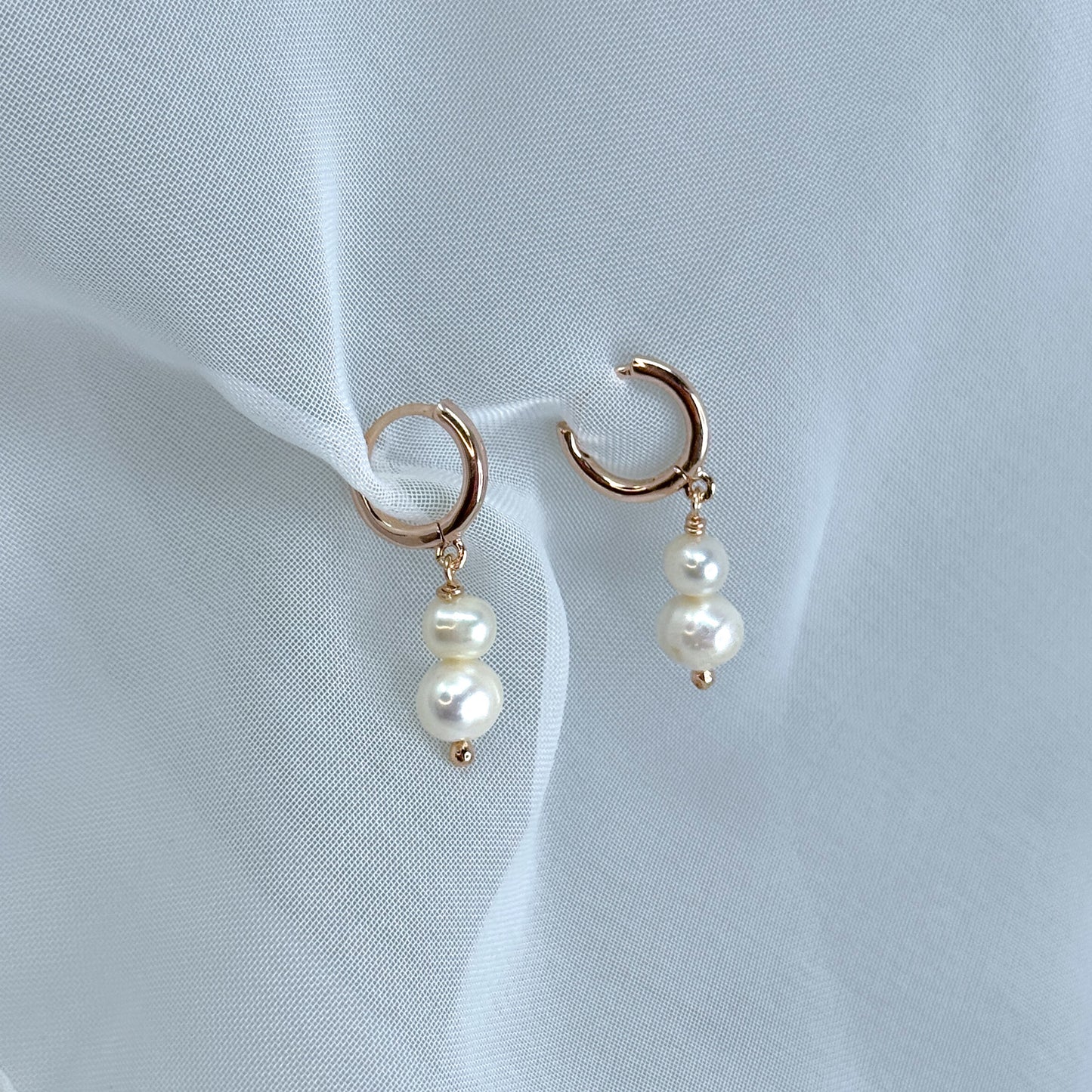 Coppia orecchini cerchietto con doppia perla bianca pendente argento rosé - Lumiere Bijoux