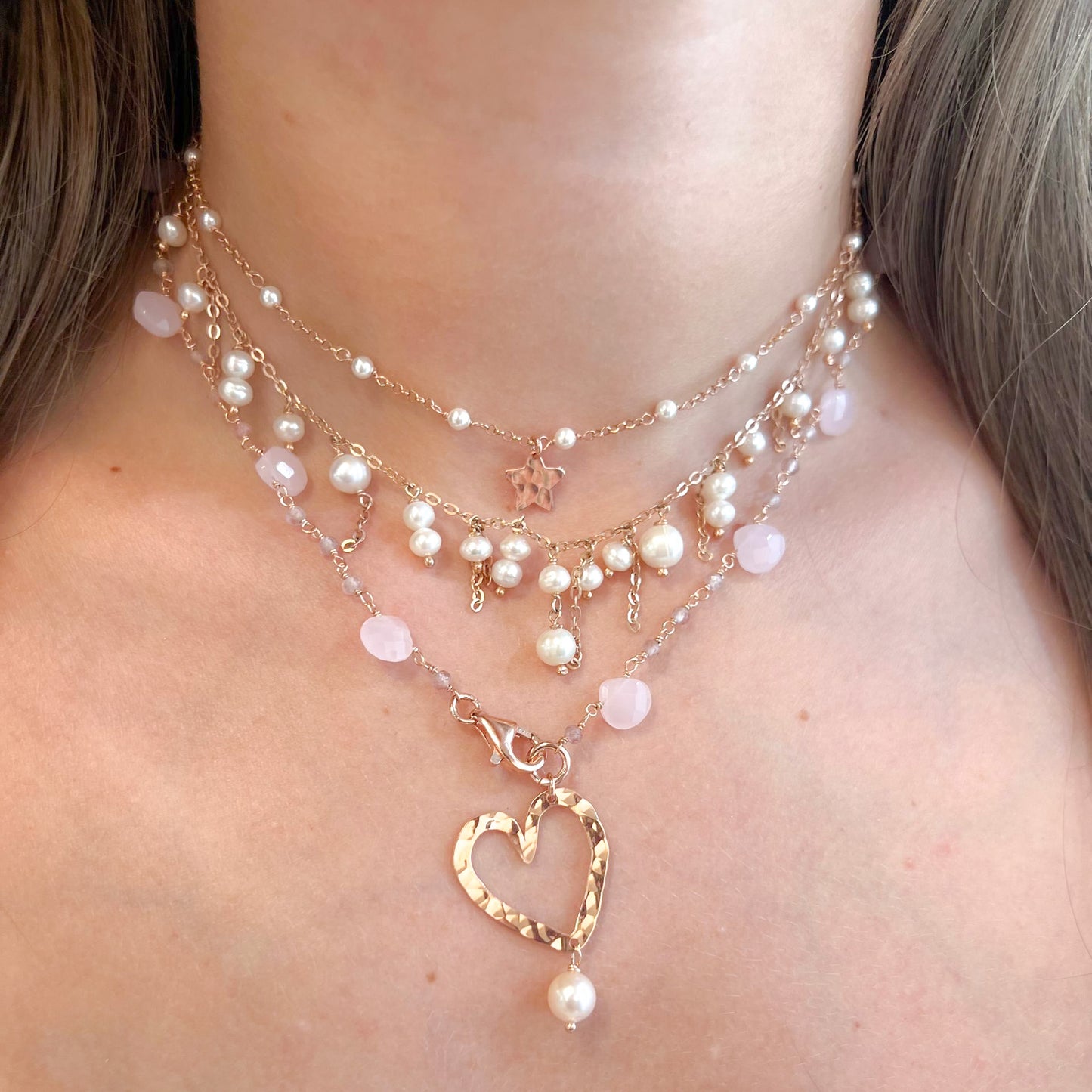 Collana lunga trasformabile cm 75 argento rosé cristalli e pietre soggetto battuto e perla naturale pendente - Lumiere Bijoux