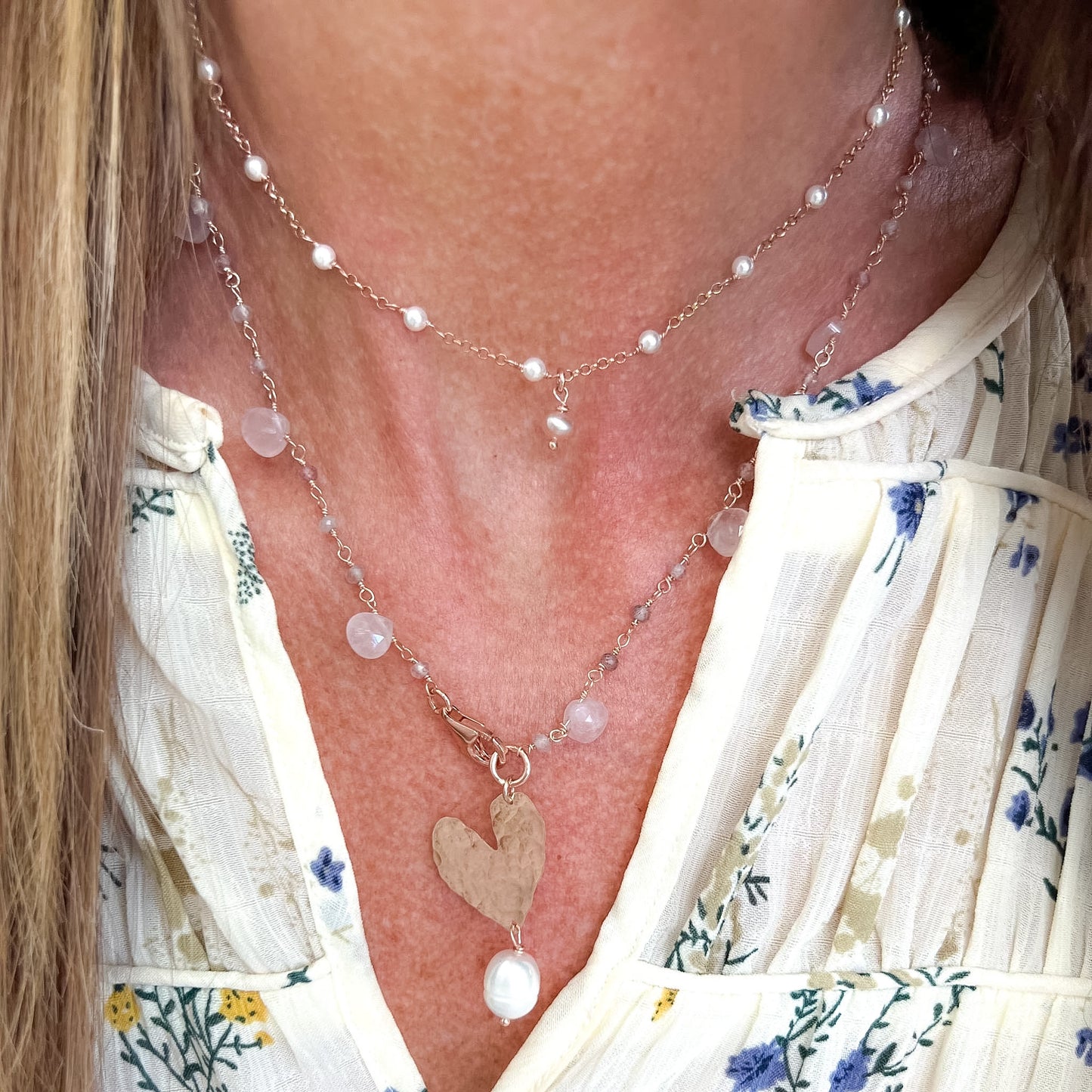 Collana lunga trasformabile cm 75 argento rosé cristalli e pietre soggetto battuto e perla naturale pendente - Lumiere Bijoux