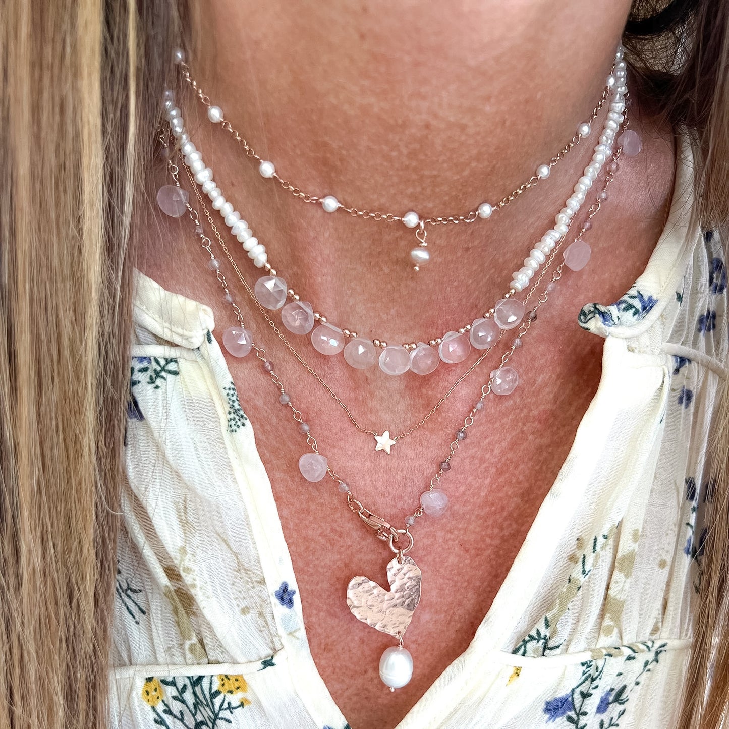 Collana lunga trasformabile cm 75 argento rosé cristalli e pietre soggetto battuto e perla naturale pendente - Lumiere Bijoux