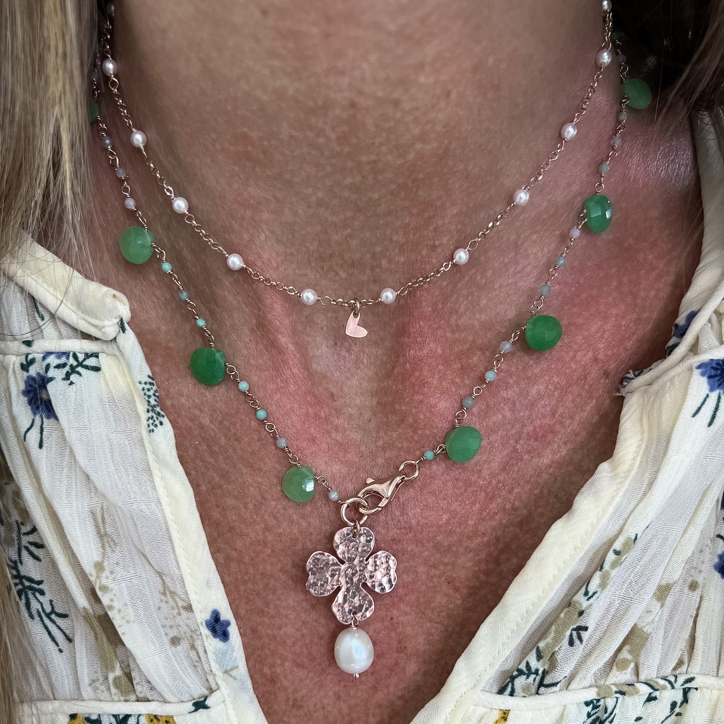 Collana lunga trasformabile cm 75 argento rosé cristalli e pietre soggetto battuto e perla naturale pendente - Lumiere Bijoux