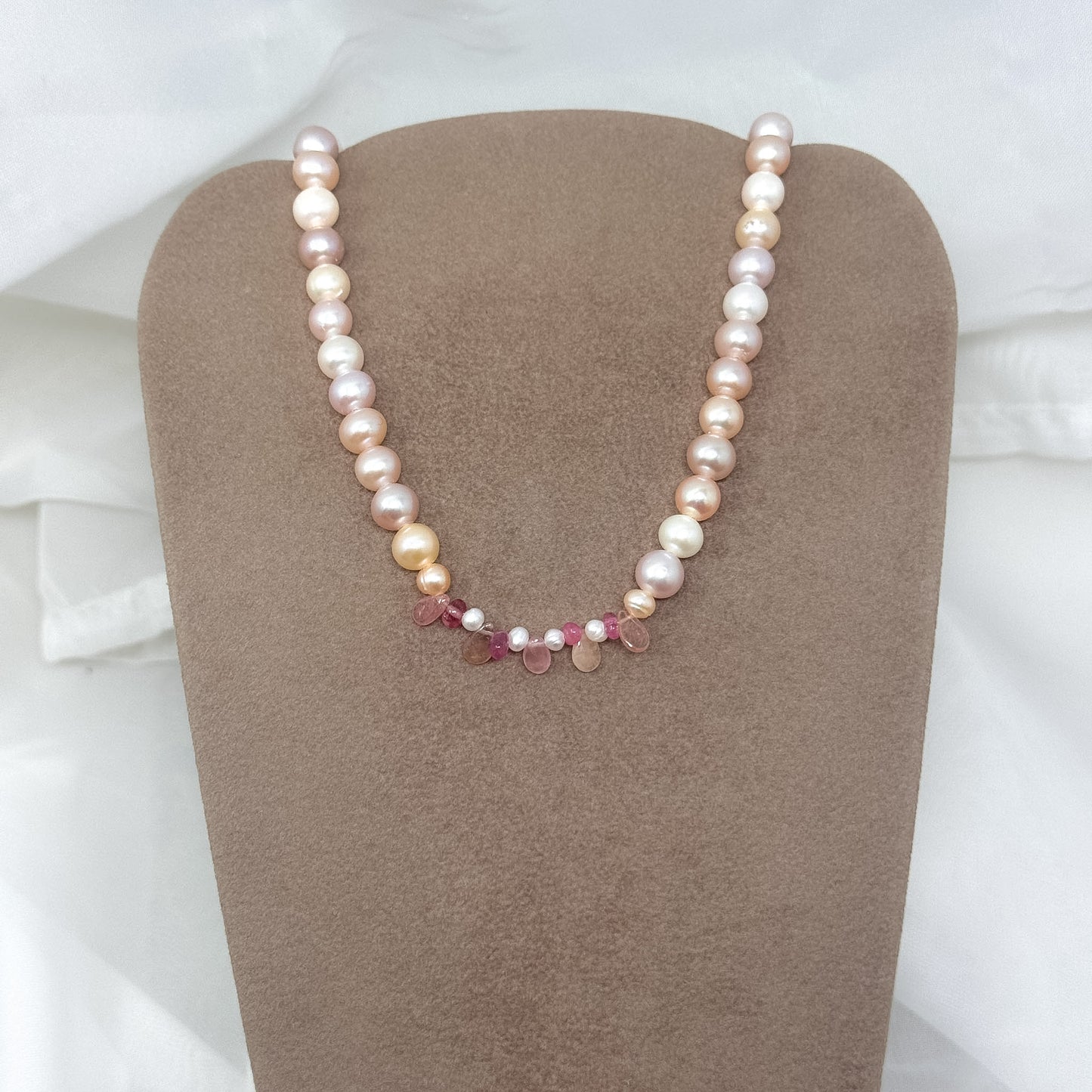 Collana perle tonde bianche rosa e lilla e zaffiri rosa - PU101 - Lumiere Bijoux